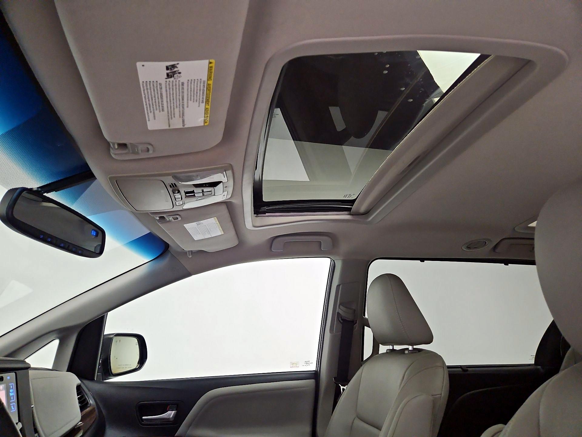 Thumbnail: 2016 Toyota Sienna - 20