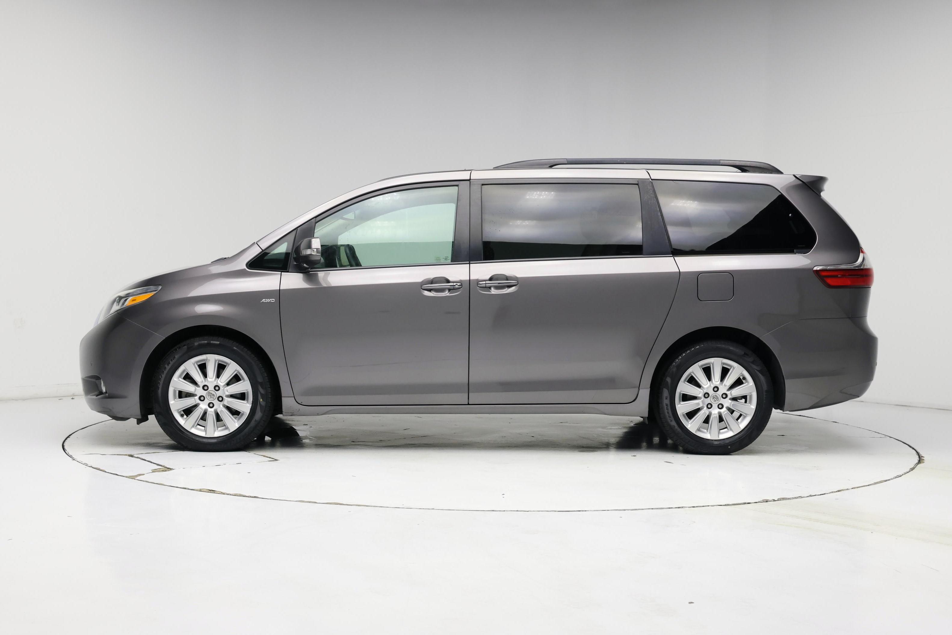 Thumbnail: 2016 Toyota Sienna - 3