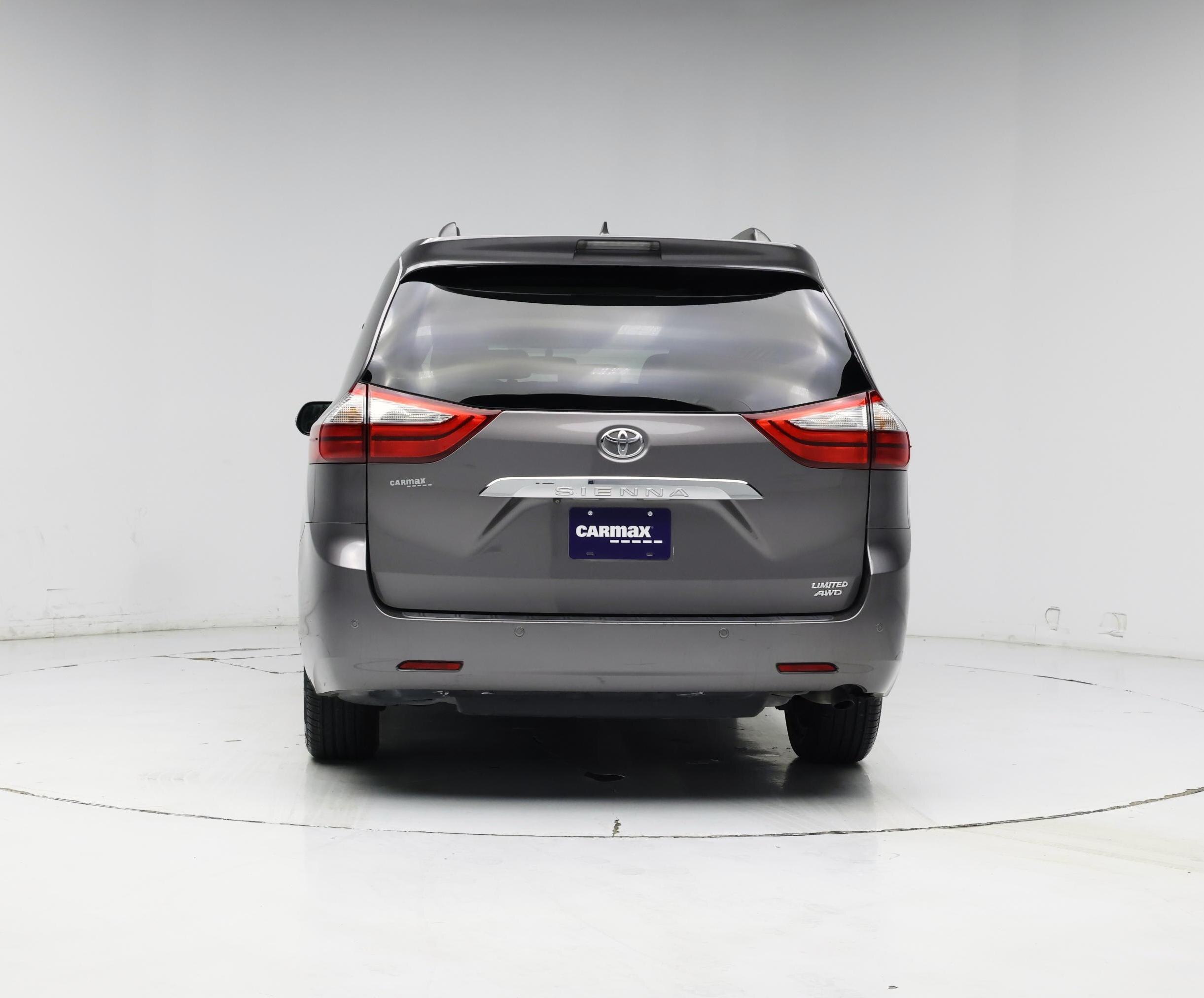 Thumbnail: 2016 Toyota Sienna - 6