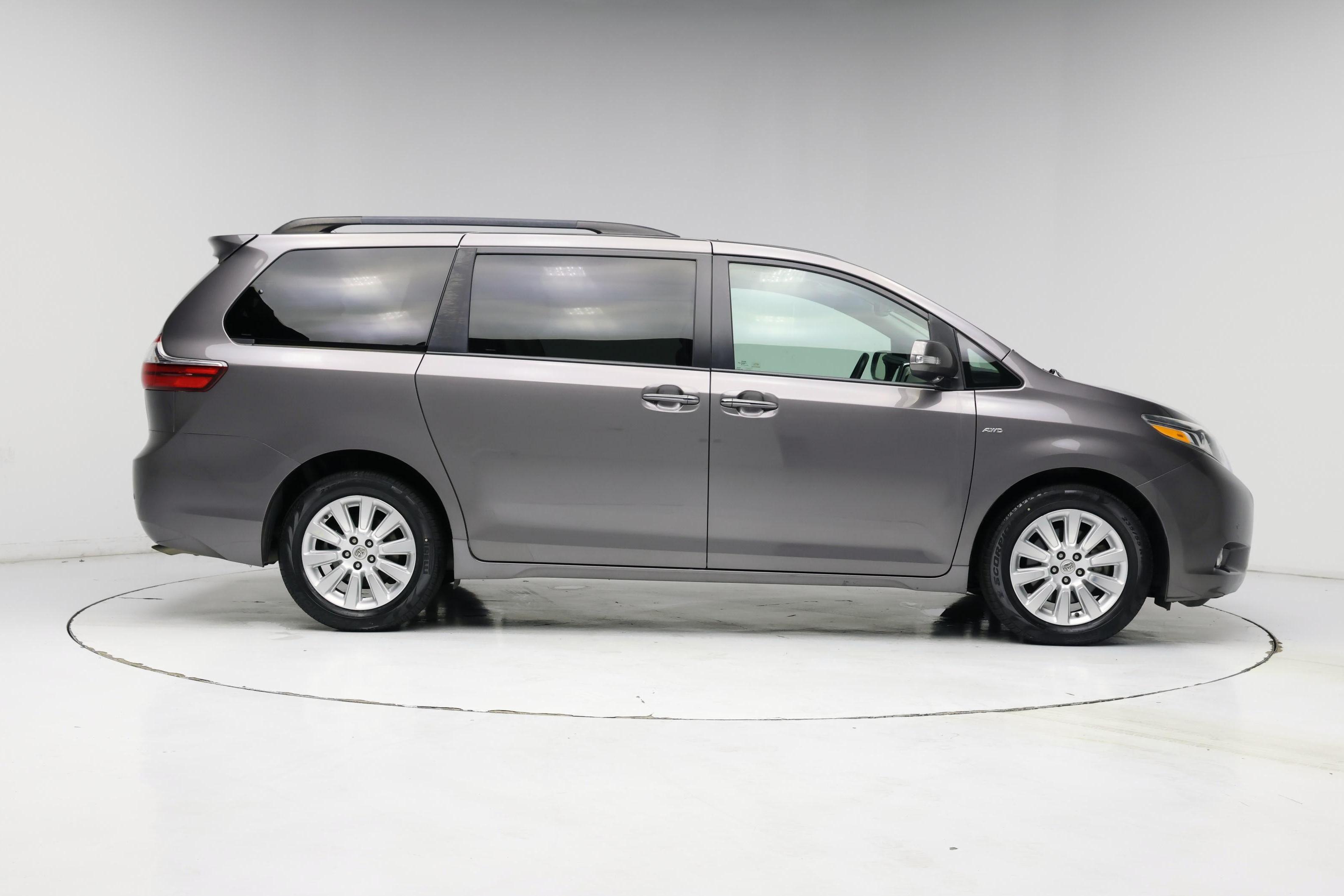 Thumbnail: 2016 Toyota Sienna - 7
