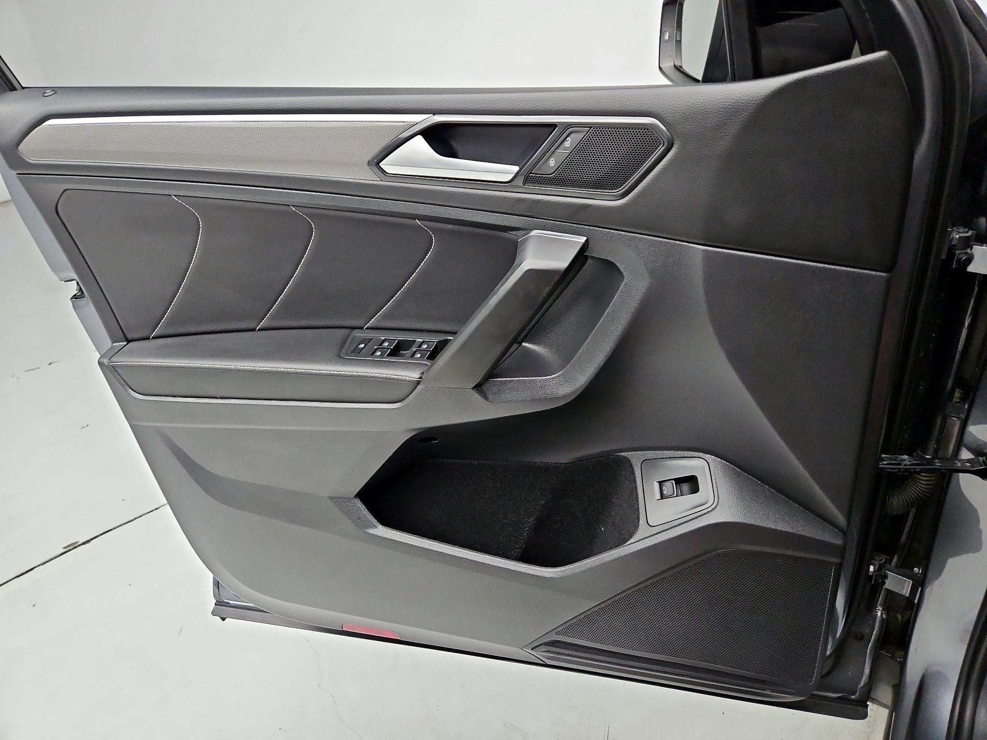 Thumbnail: 2022 Volkswagen Tiguan - 12