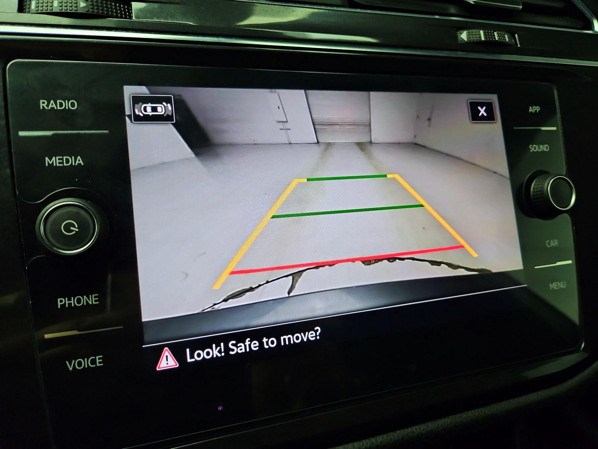 Thumbnail: 2022 Volkswagen Tiguan - 14