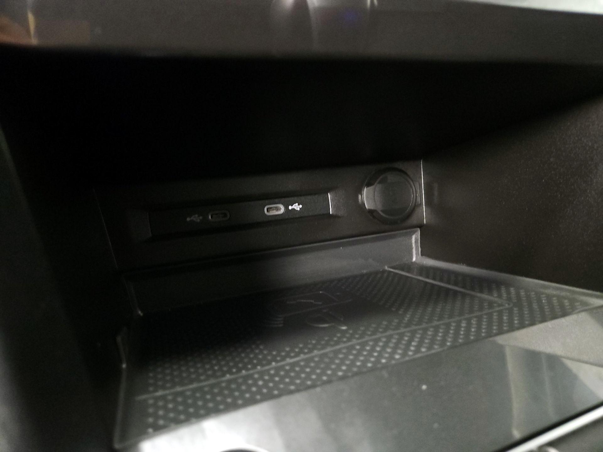 Thumbnail: 2022 Volkswagen Tiguan - 18