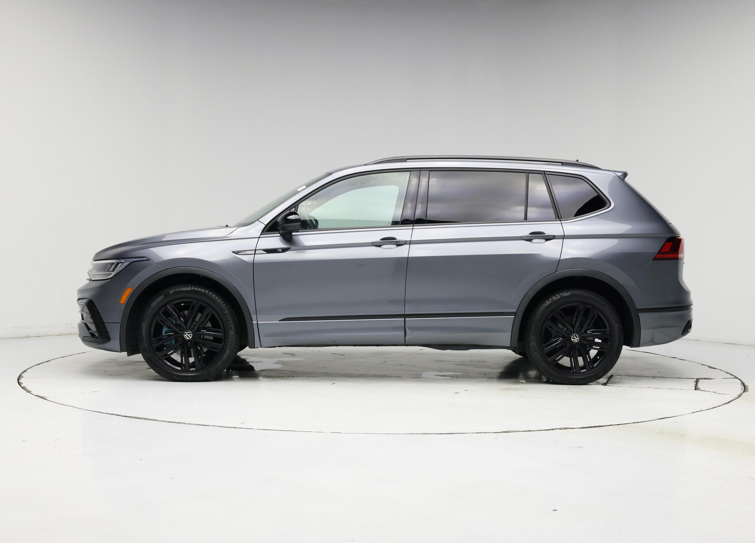 Thumbnail: 2022 Volkswagen Tiguan - 3