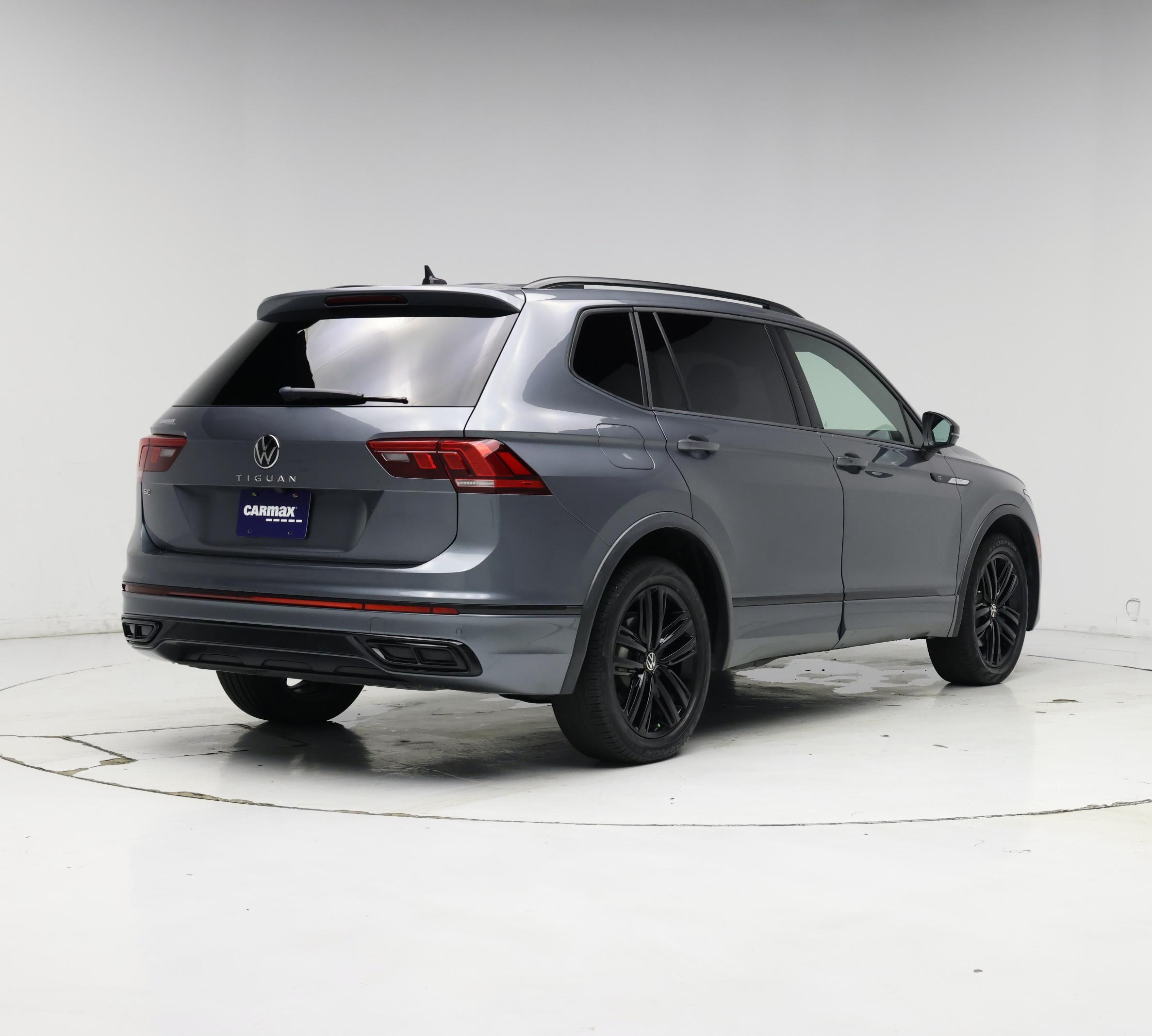 Thumbnail: 2022 Volkswagen Tiguan - 8