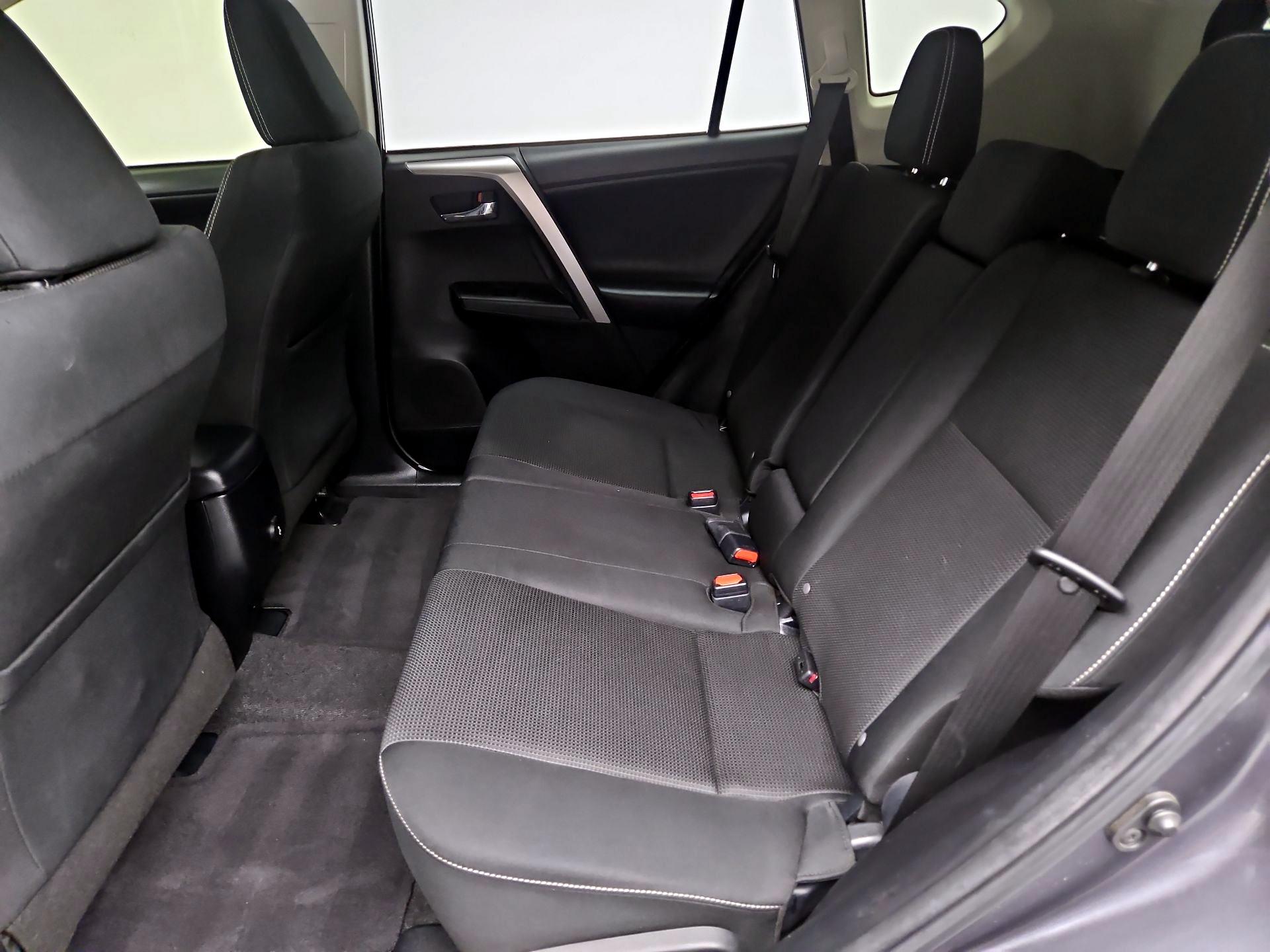 Thumbnail: 2017 Toyota RAV4 - 20