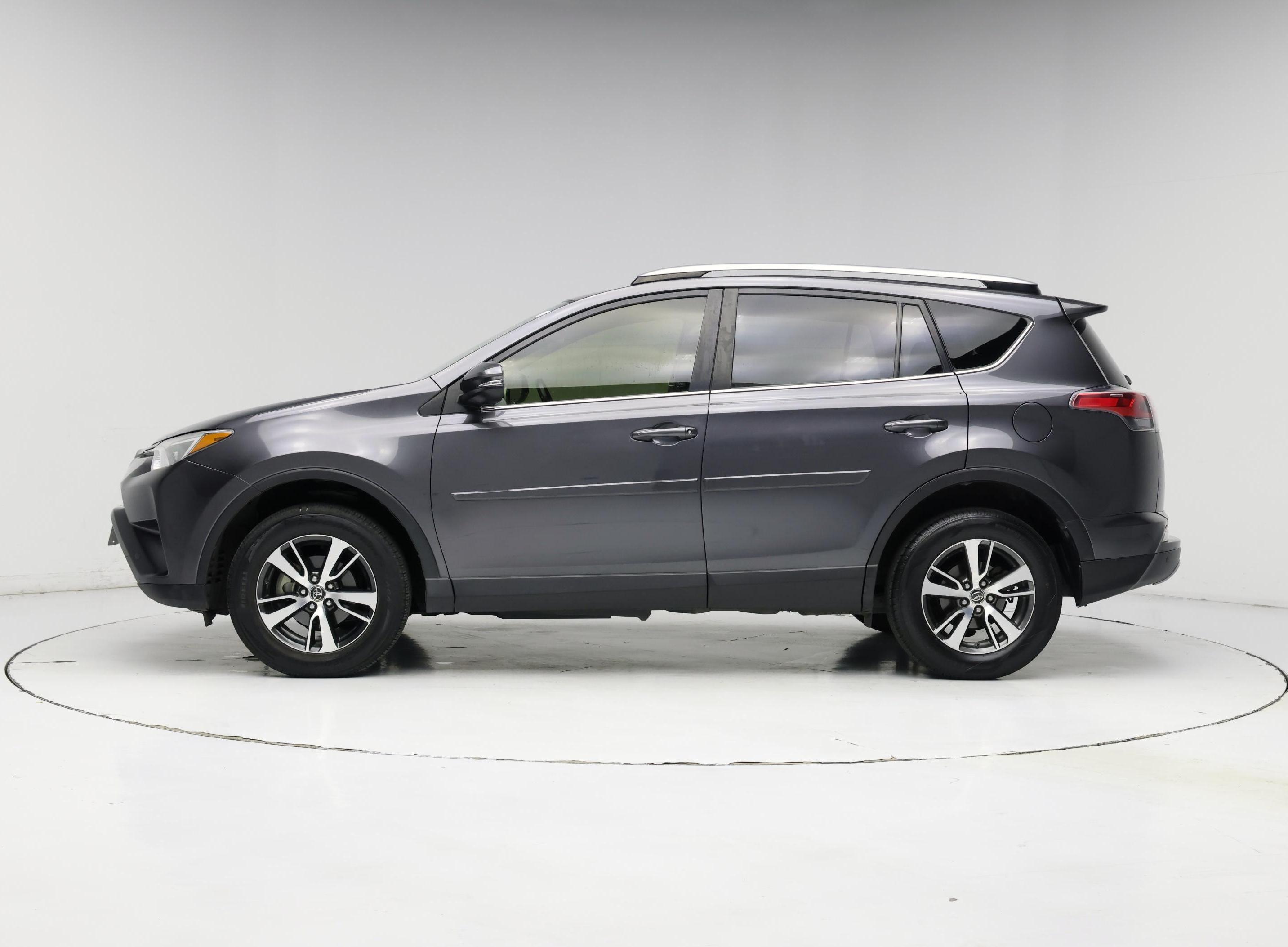 Thumbnail: 2017 Toyota RAV4 - 3