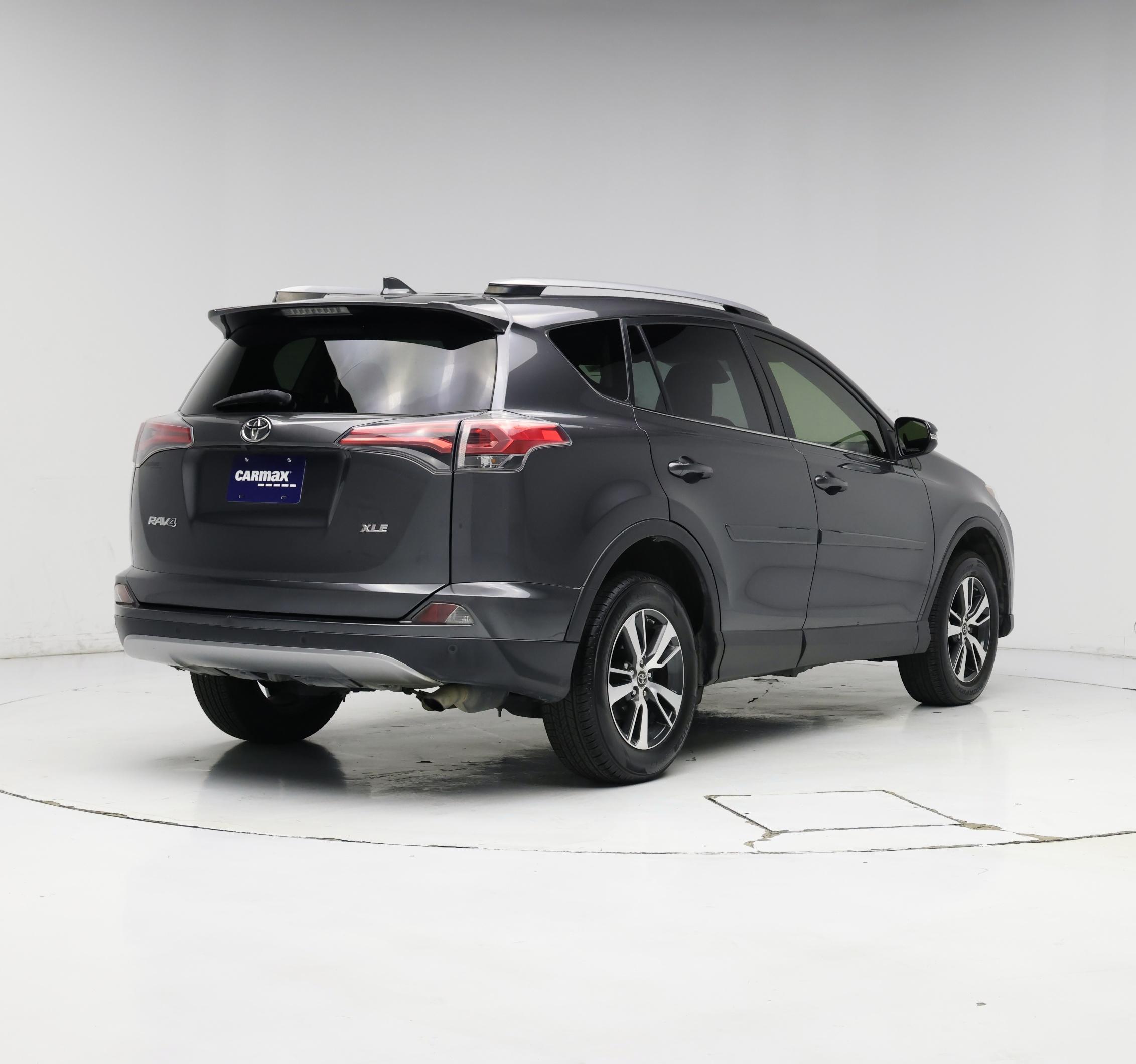 Thumbnail: 2017 Toyota RAV4 - 8