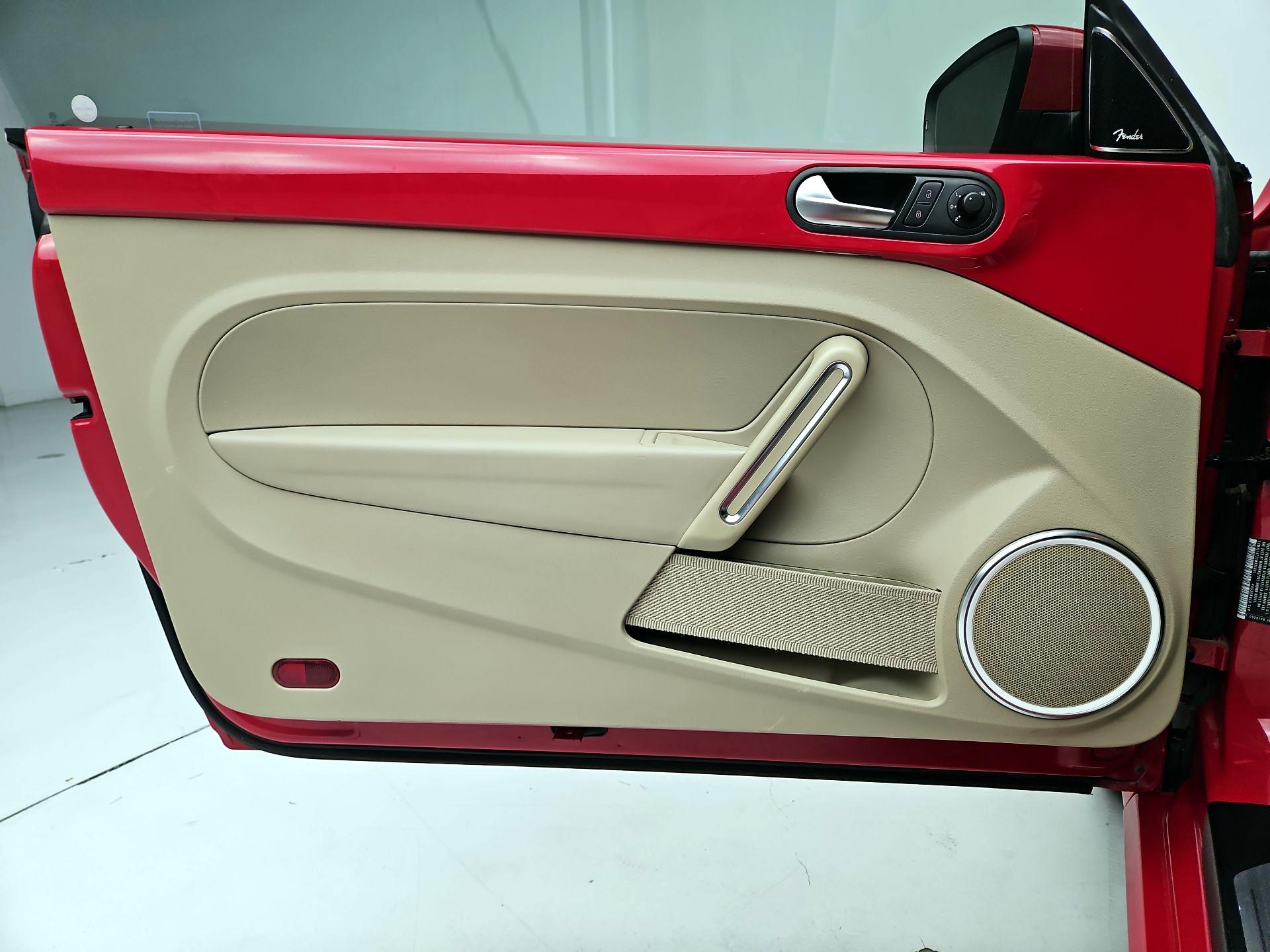 Thumbnail: 2014 Volkswagen Beetle - 12