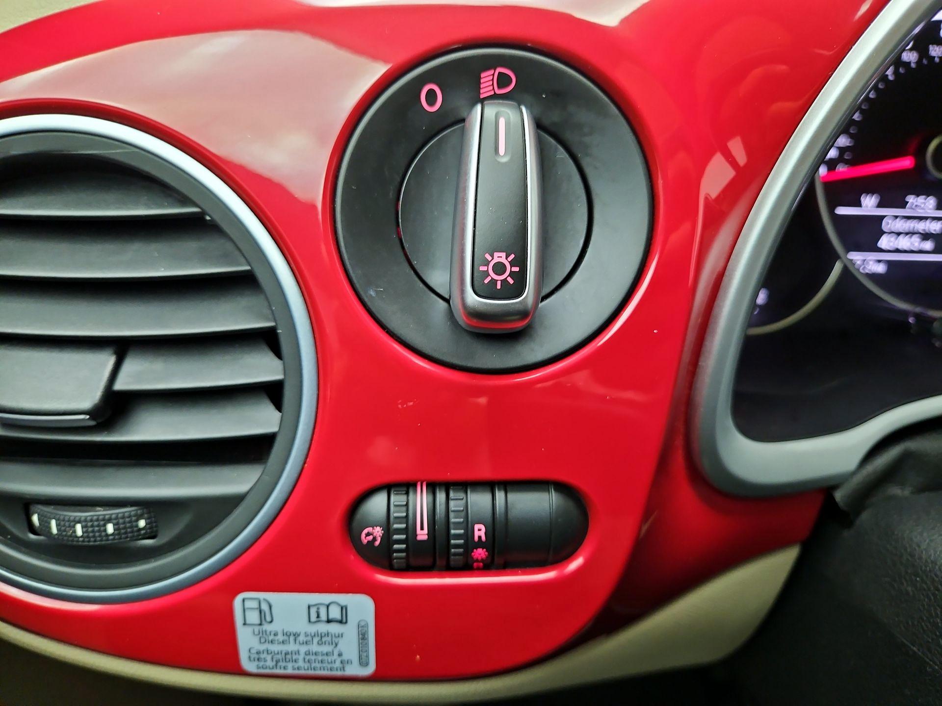 Thumbnail: 2014 Volkswagen Beetle - 13