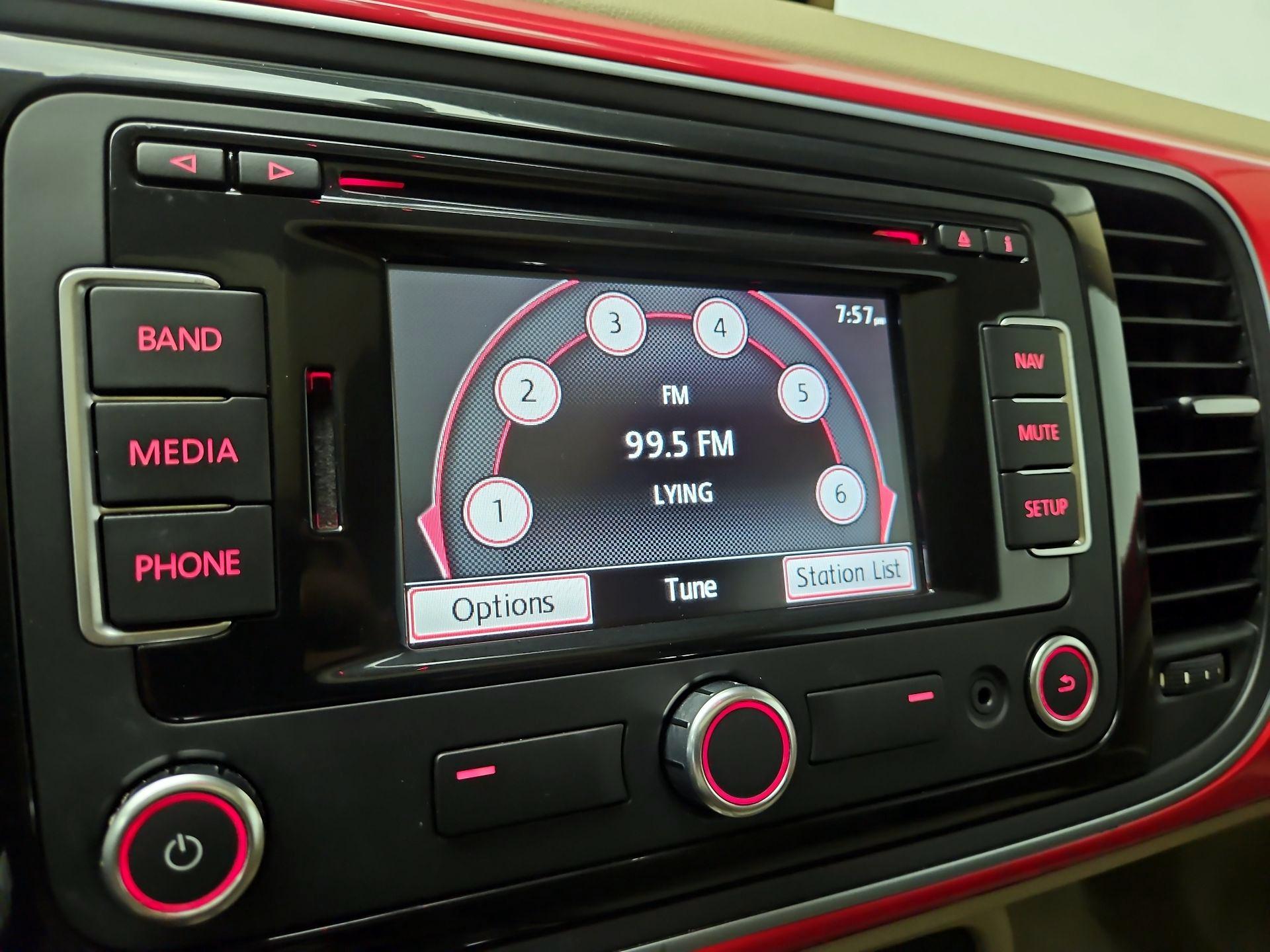 Thumbnail: 2014 Volkswagen Beetle - 14