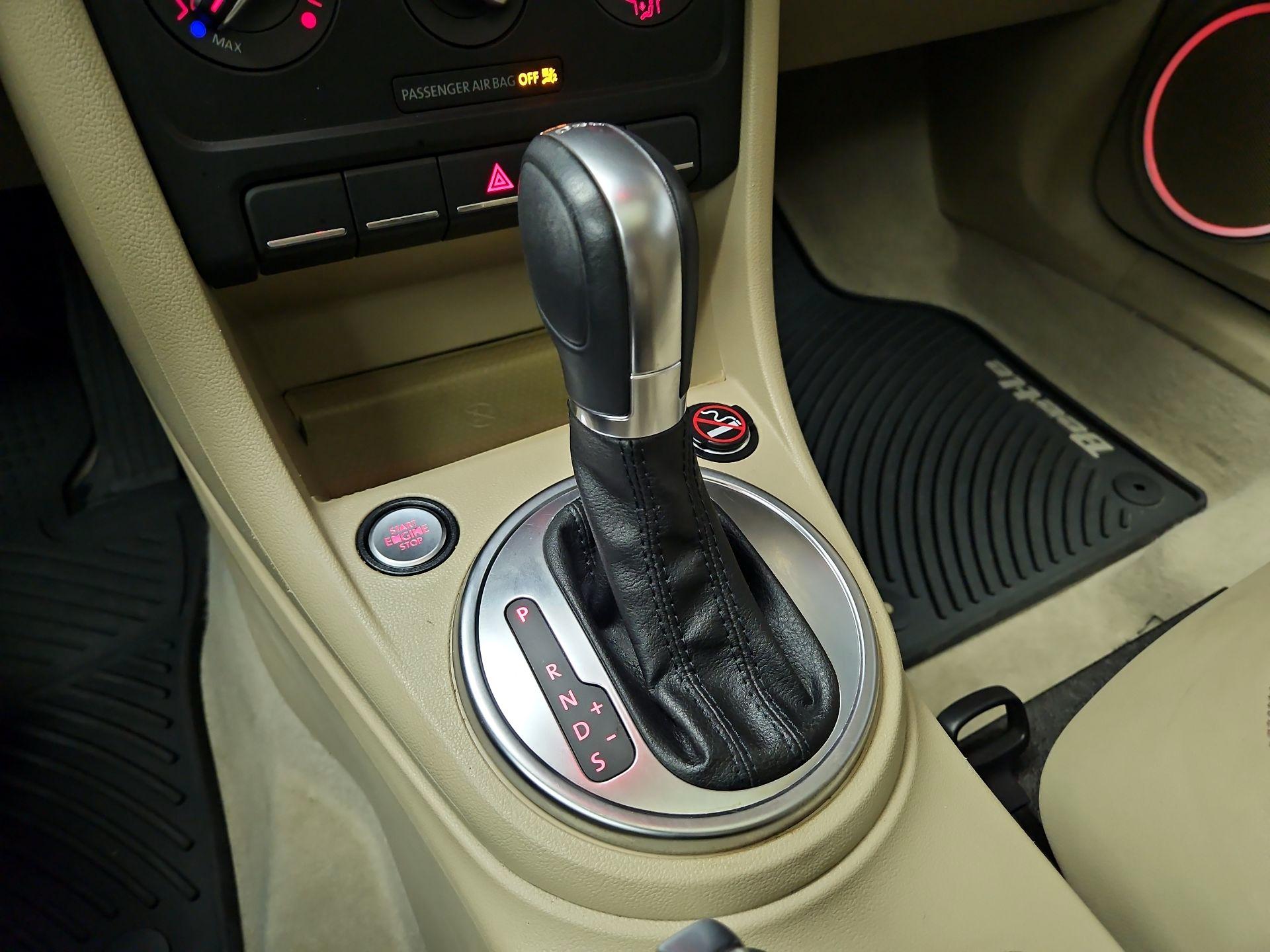 Thumbnail: 2014 Volkswagen Beetle - 16