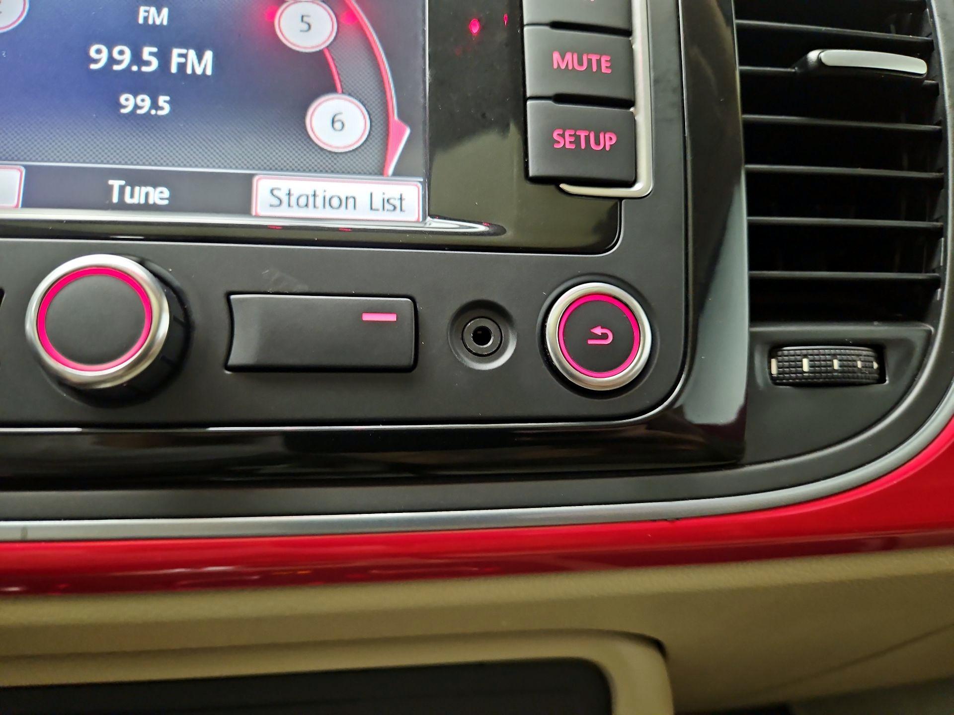 Thumbnail: 2014 Volkswagen Beetle - 17