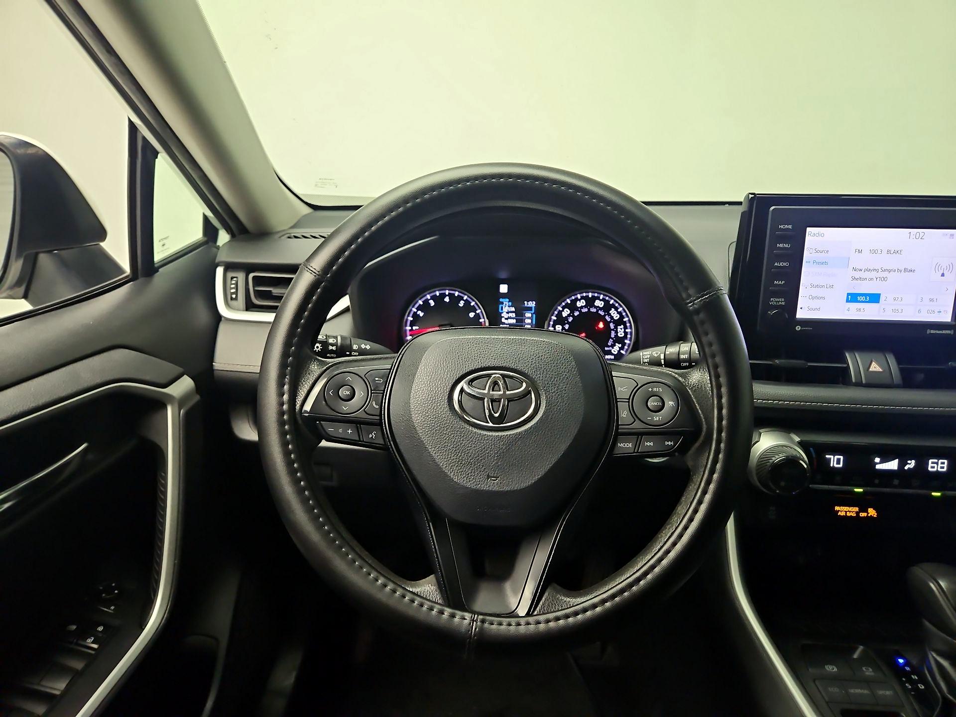 Thumbnail: 2021 Toyota RAV4 - 10