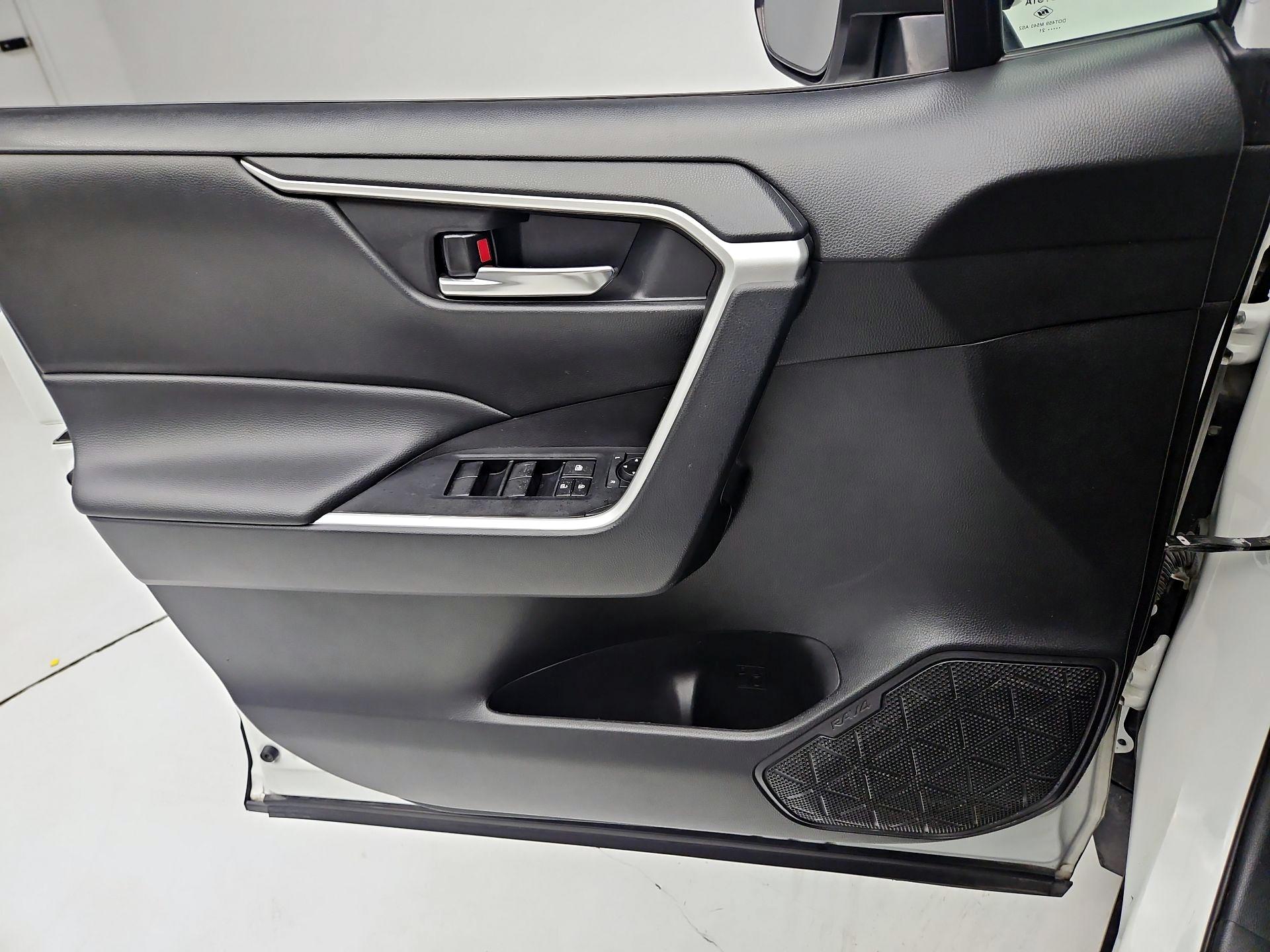 Thumbnail: 2021 Toyota RAV4 - 12