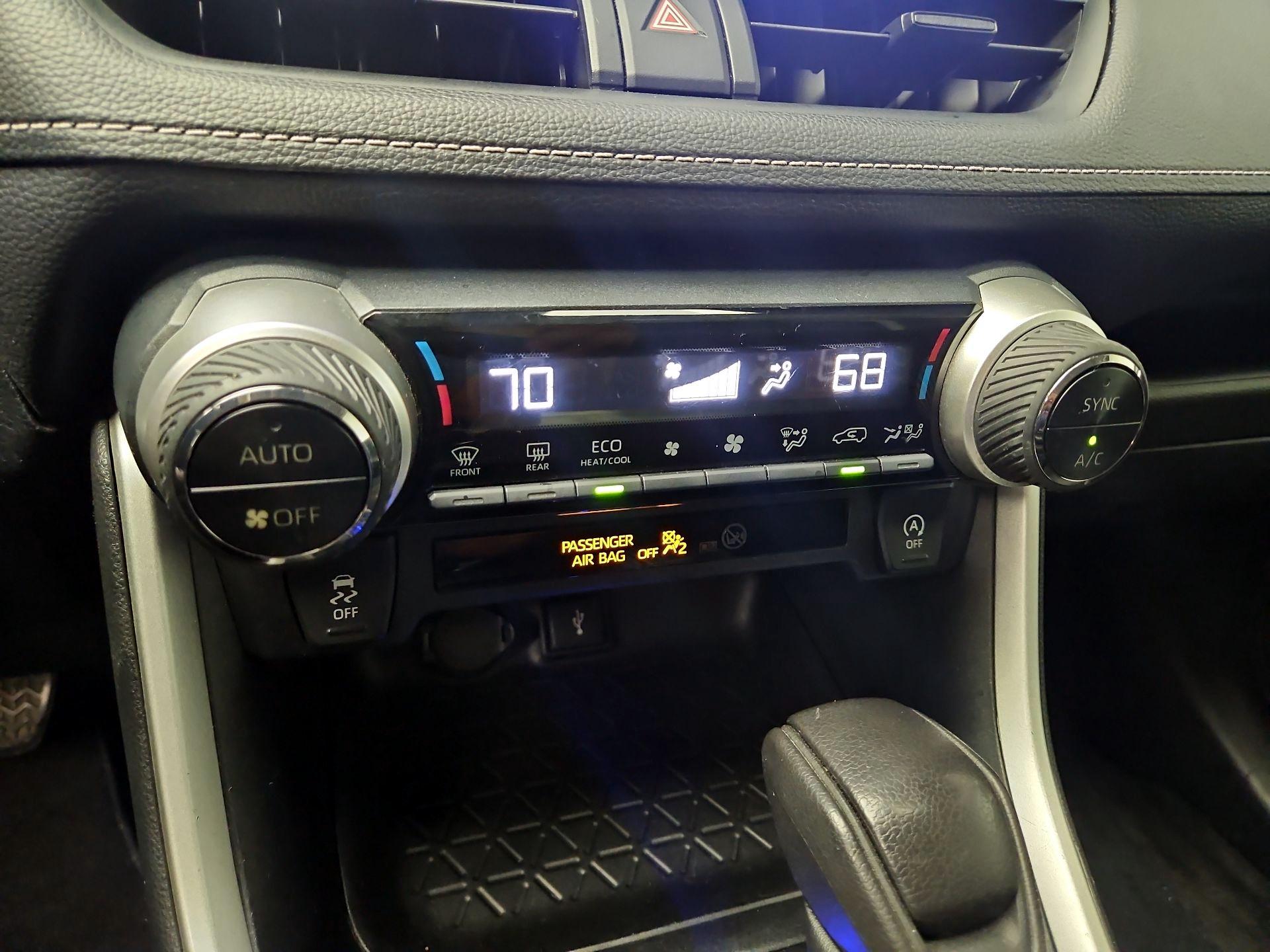 Thumbnail: 2021 Toyota RAV4 - 16