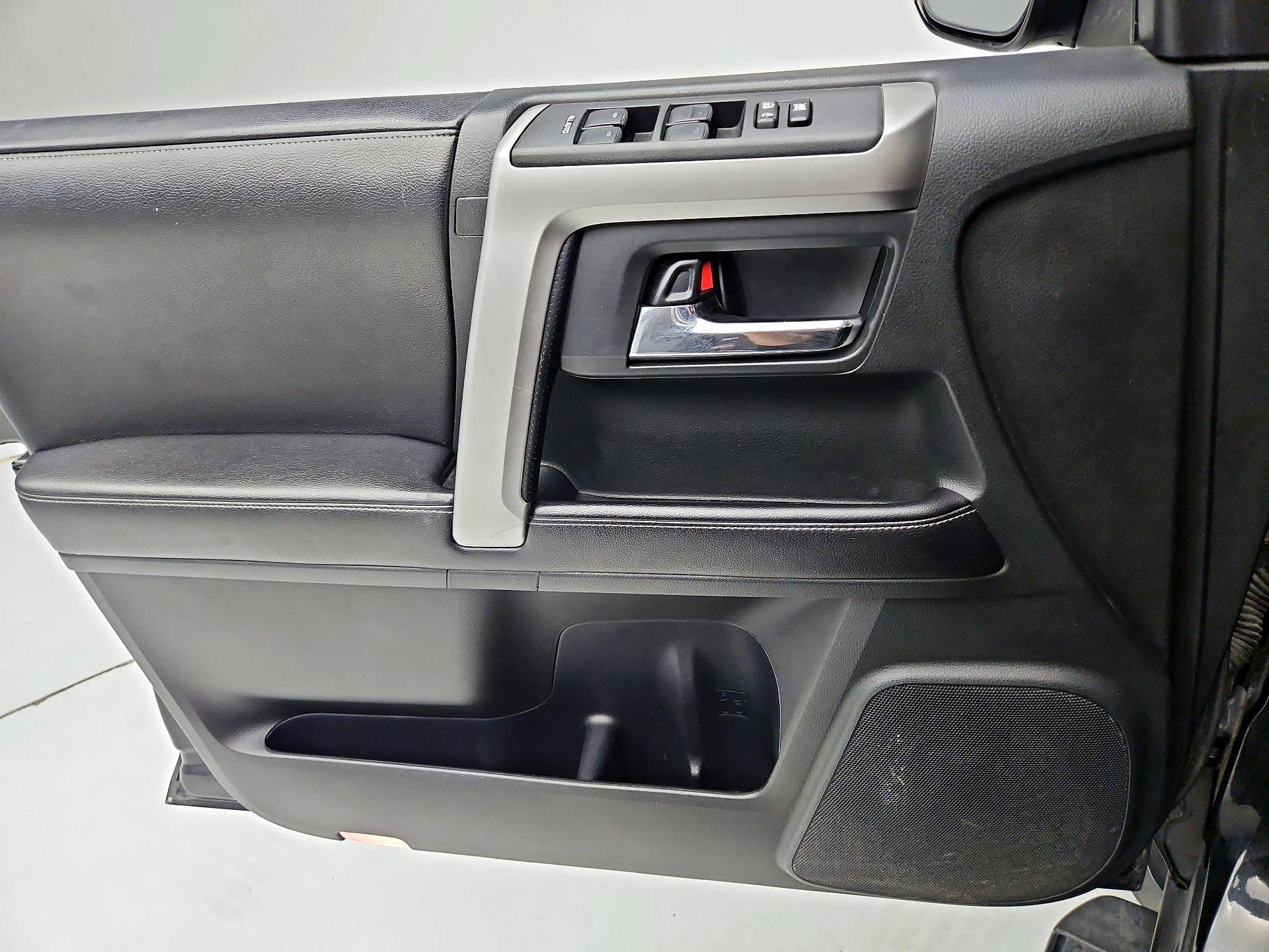 Thumbnail: 2016 Toyota 4Runner - 12