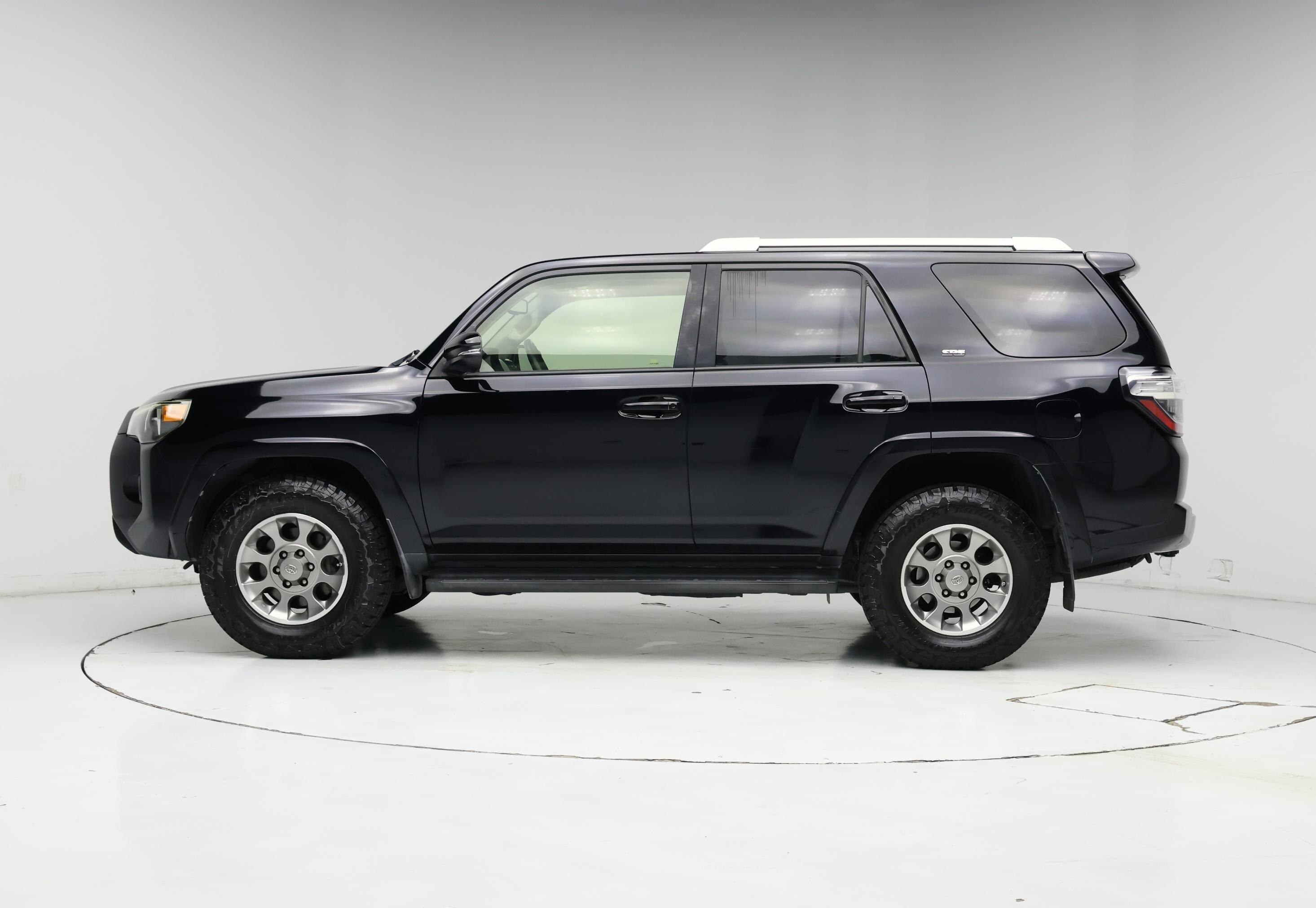 Thumbnail: 2016 Toyota 4Runner - 3
