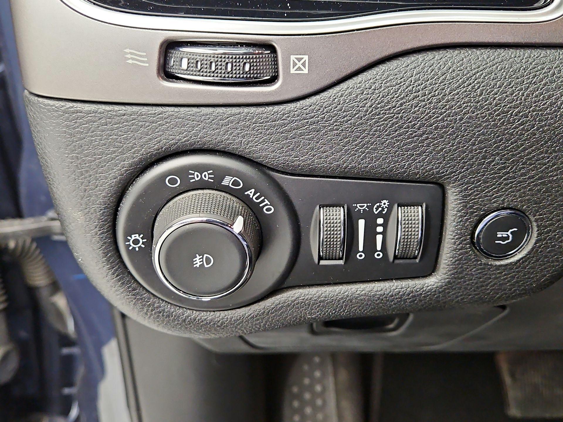 Thumbnail: 2021 Jeep Cherokee - 13