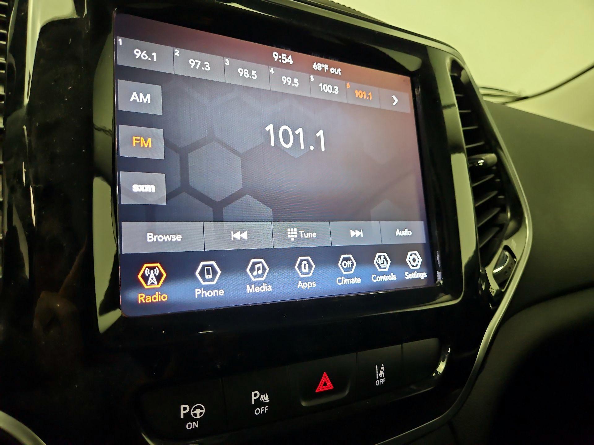 Thumbnail: 2021 Jeep Cherokee - 15