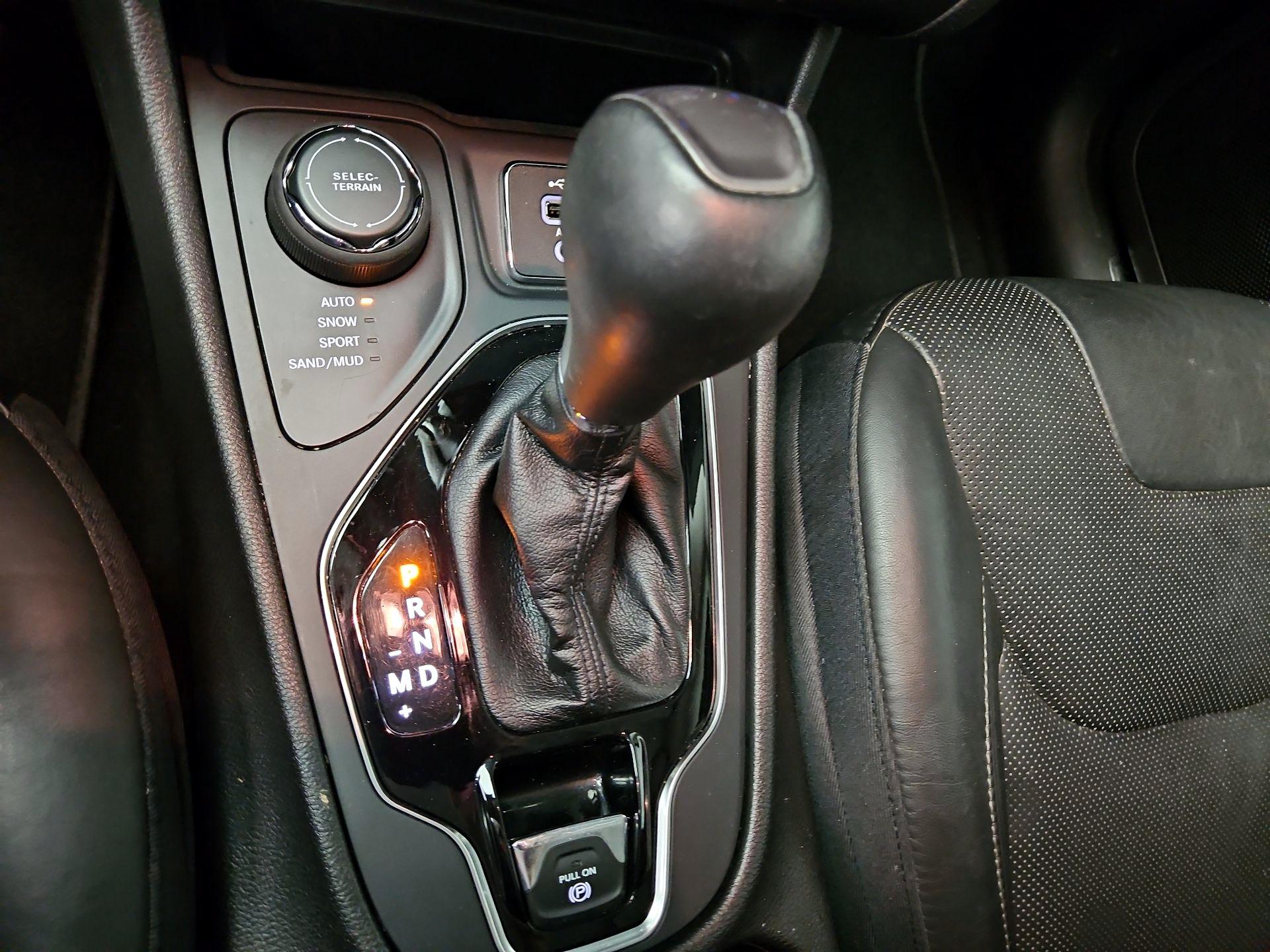 Thumbnail: 2021 Jeep Cherokee - 17