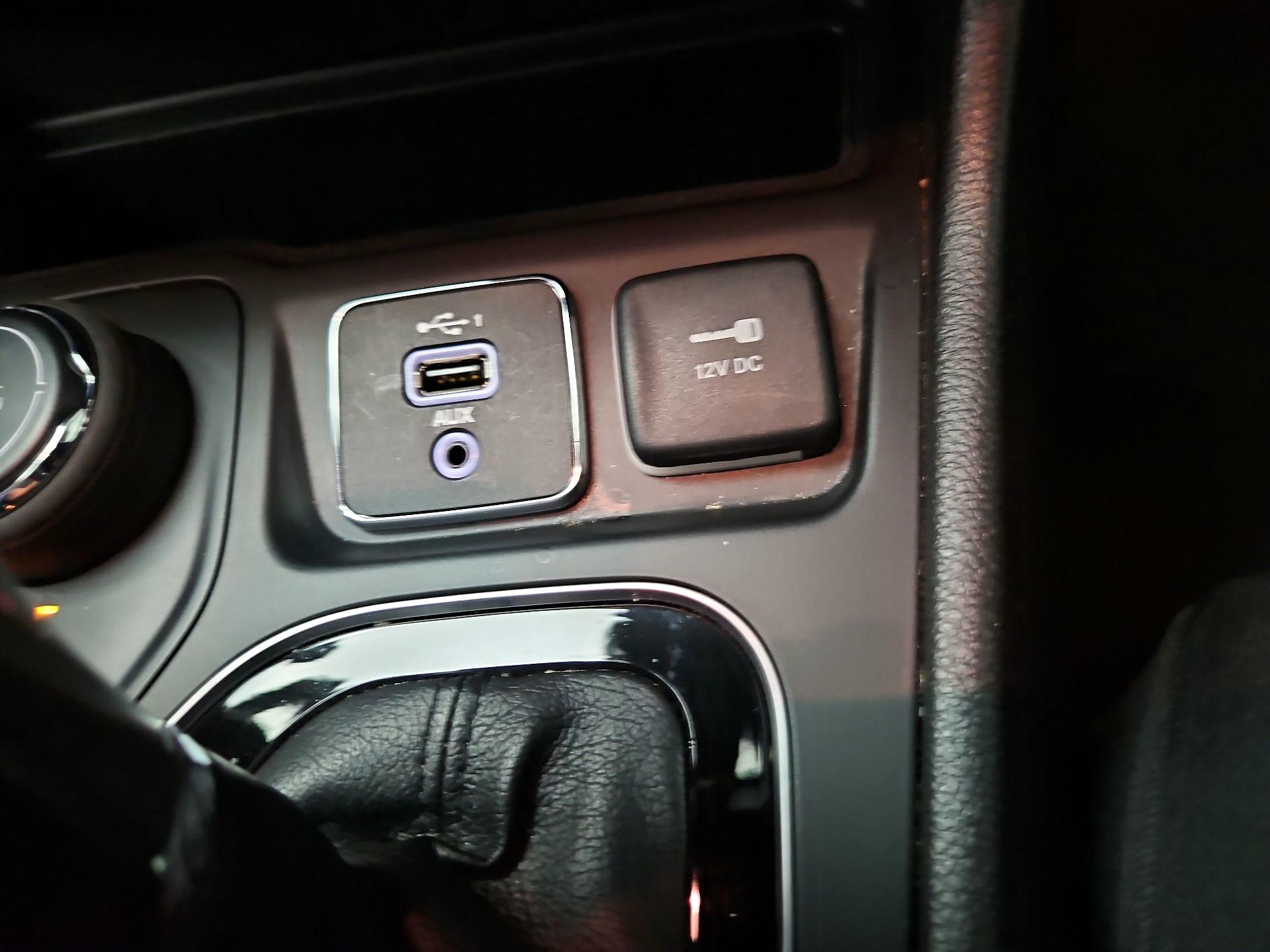 Thumbnail: 2021 Jeep Cherokee - 18