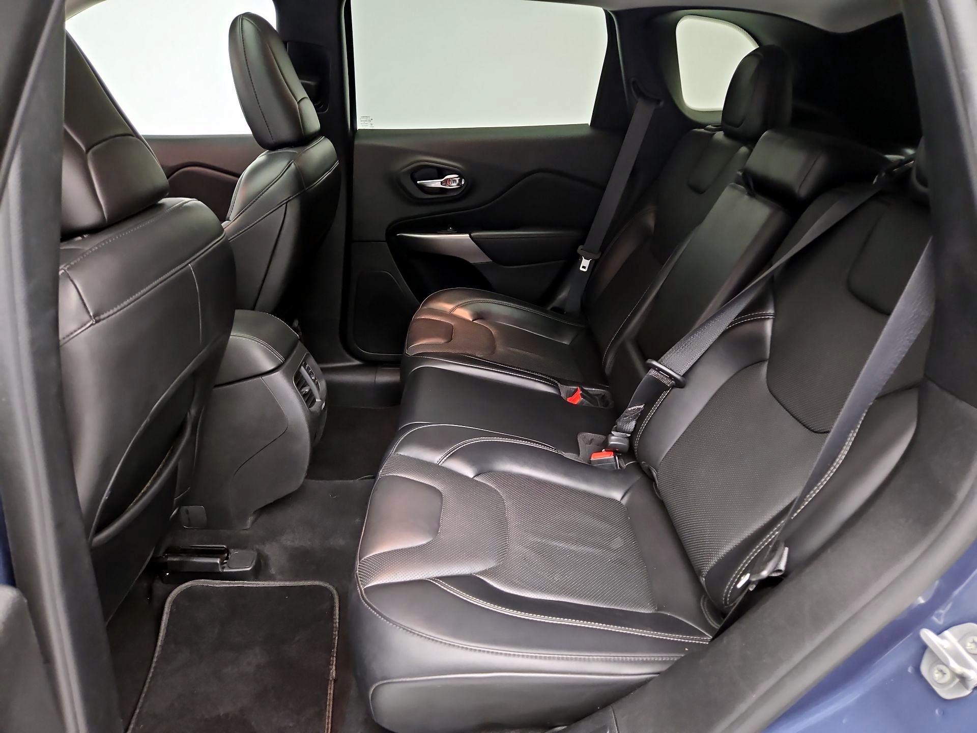 Thumbnail: 2021 Jeep Cherokee - 20