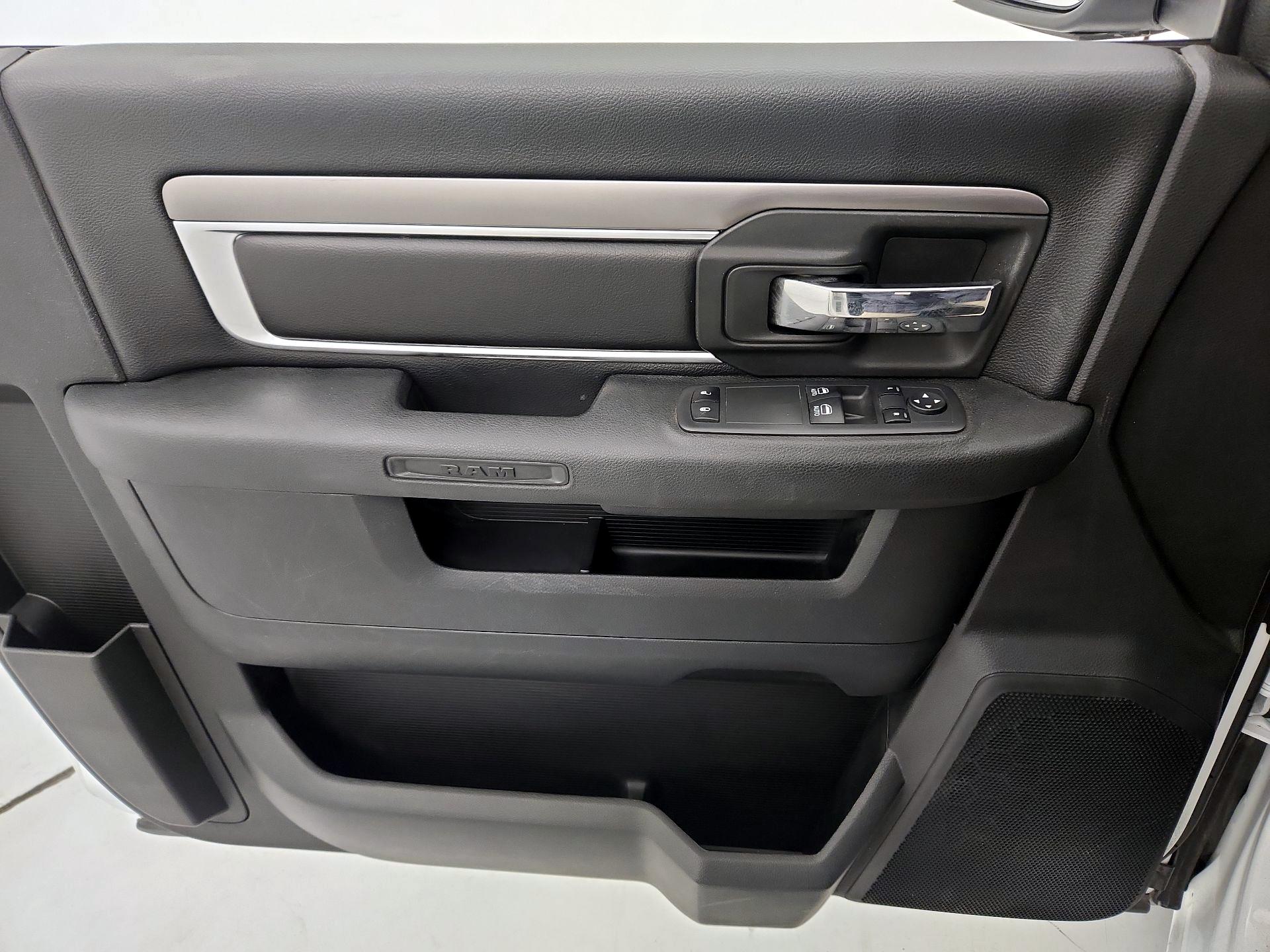 Thumbnail: 2021 RAM 1500 Classic - 12