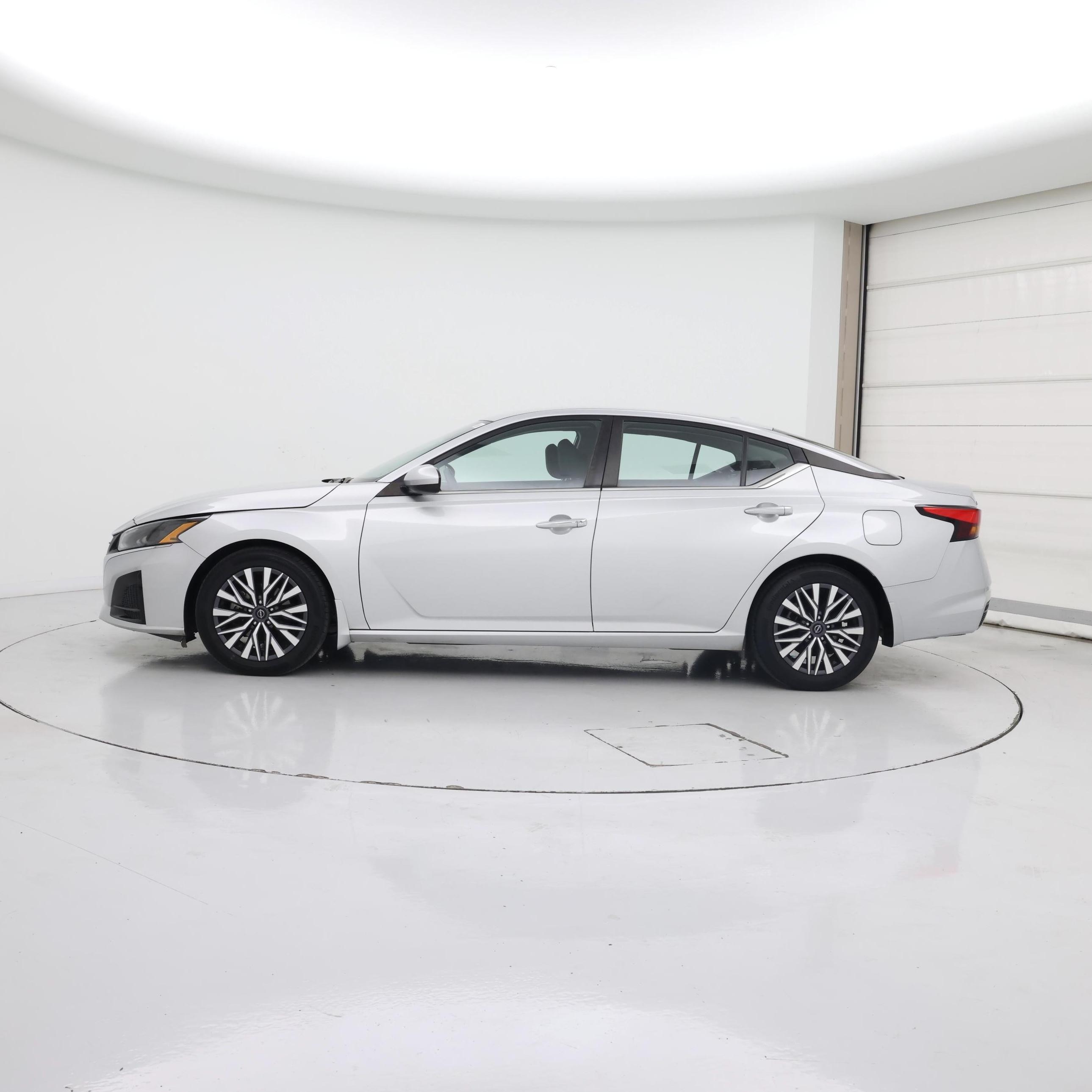 Thumbnail: 2023 Nissan Altima - 3