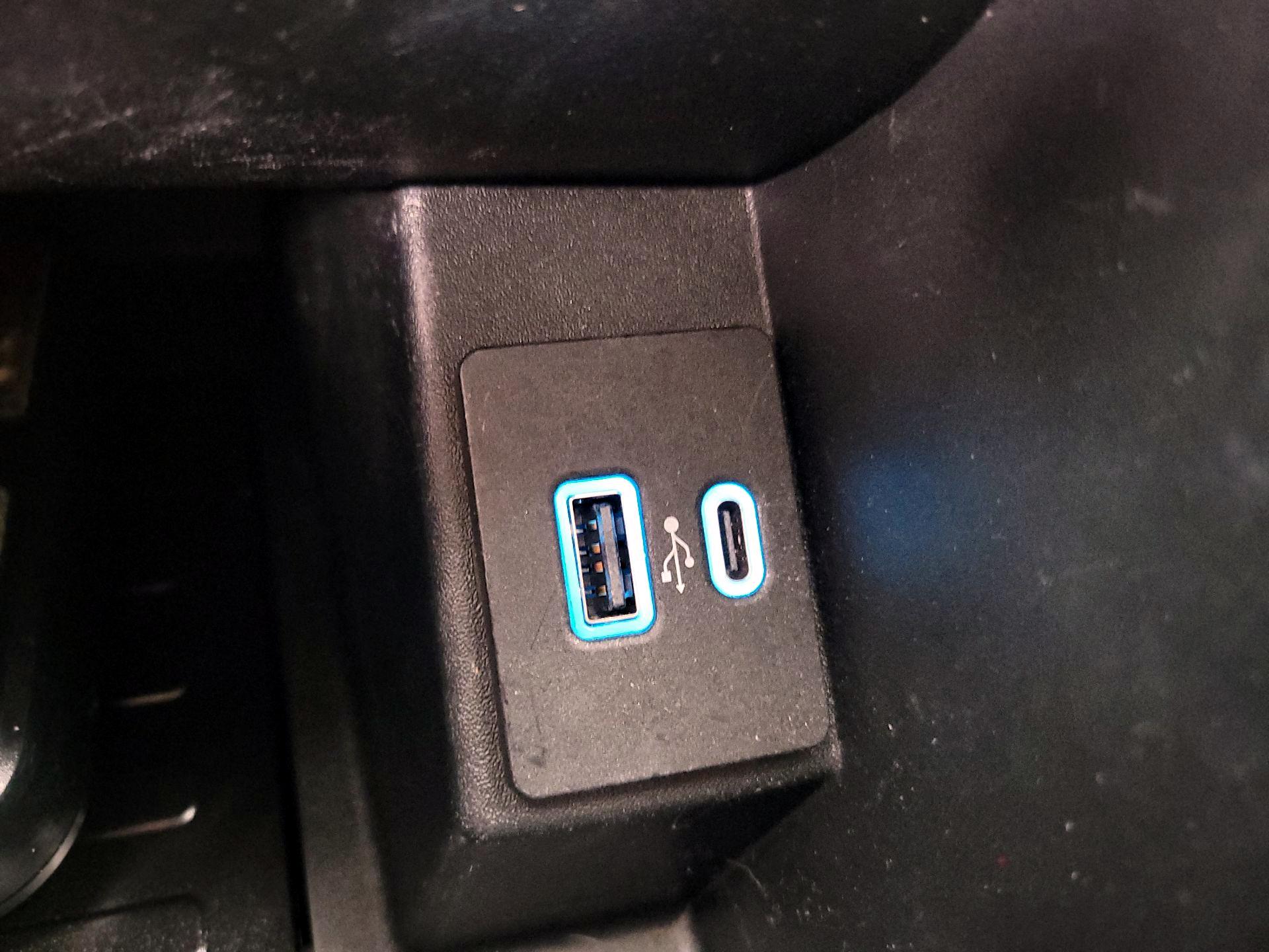 Thumbnail: 2022 Ford Edge - 18