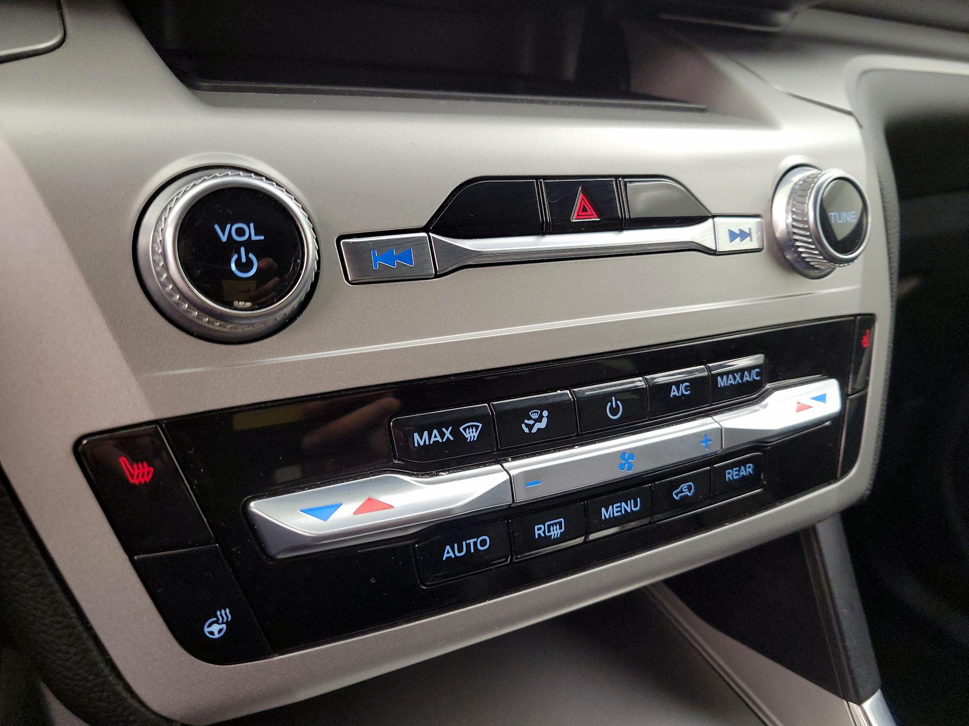 Thumbnail: 2022 Ford Explorer - 16