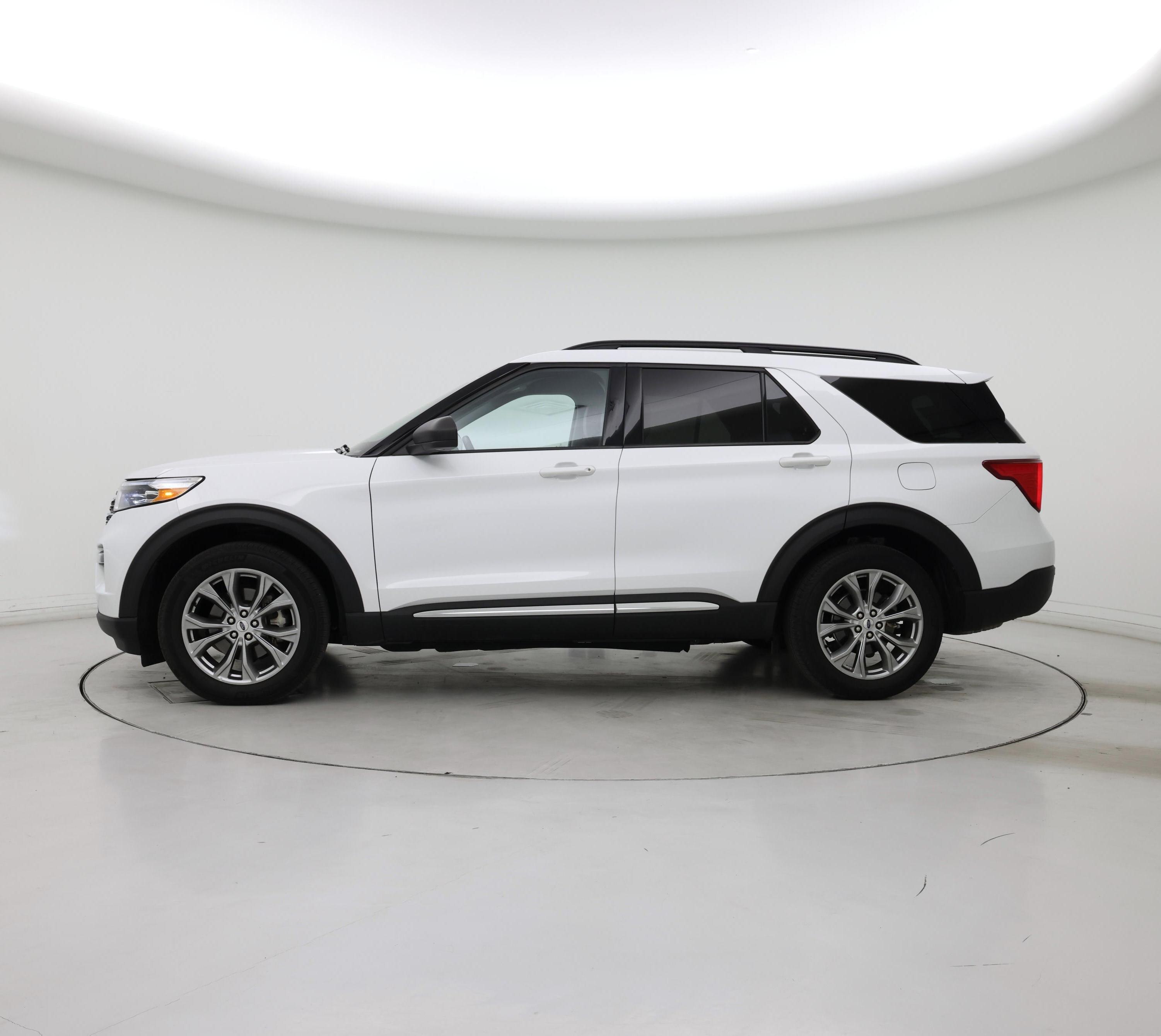 Thumbnail: 2022 Ford Explorer - 3