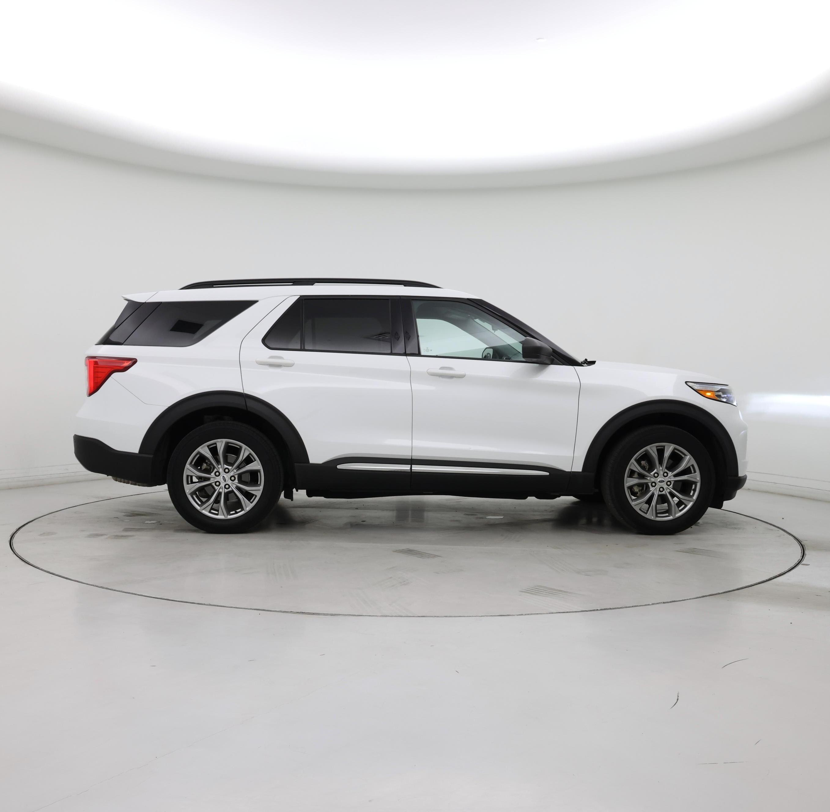 Thumbnail: 2022 Ford Explorer - 7