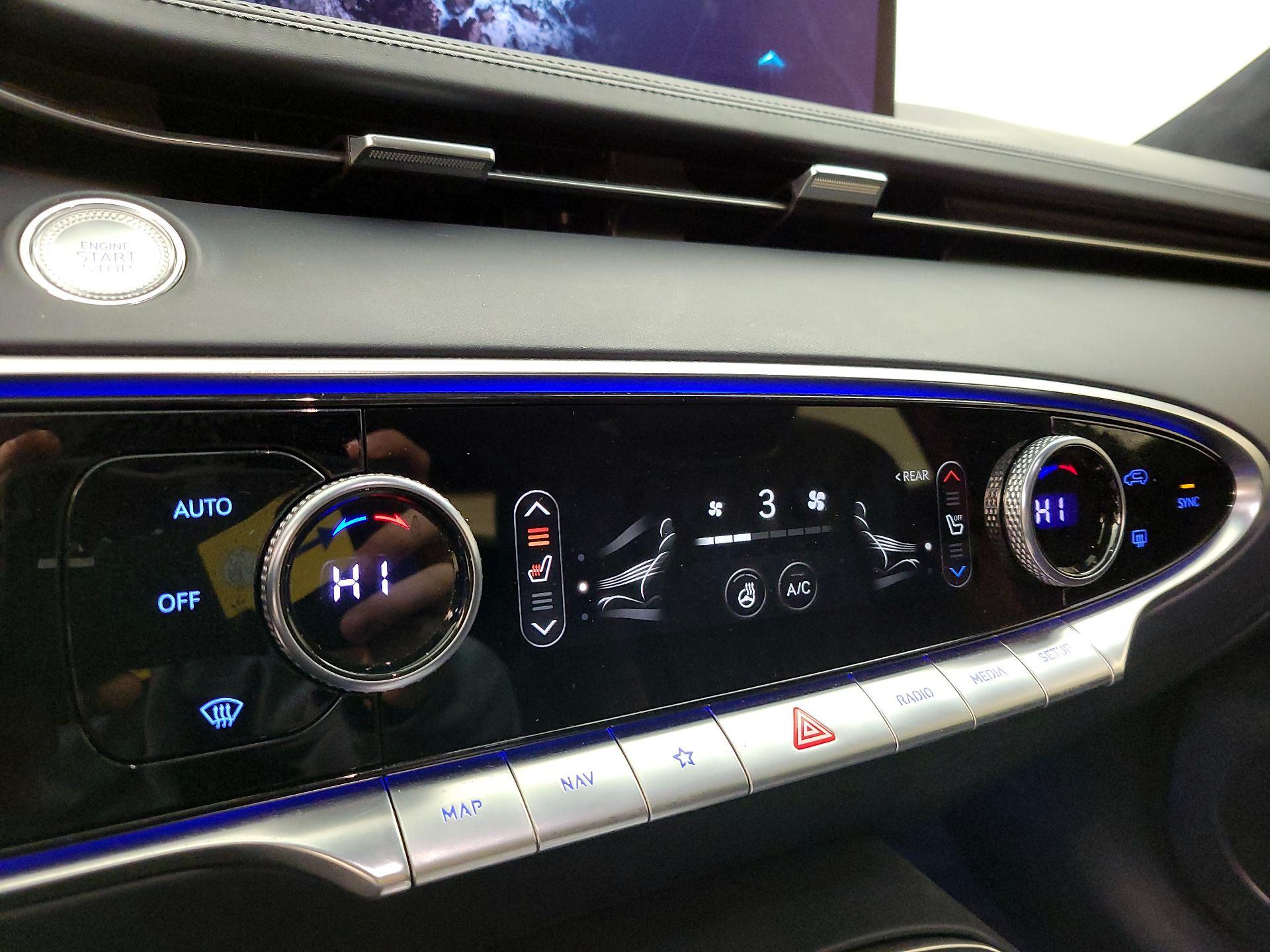 Thumbnail: 2022 Genesis GV70 - 16