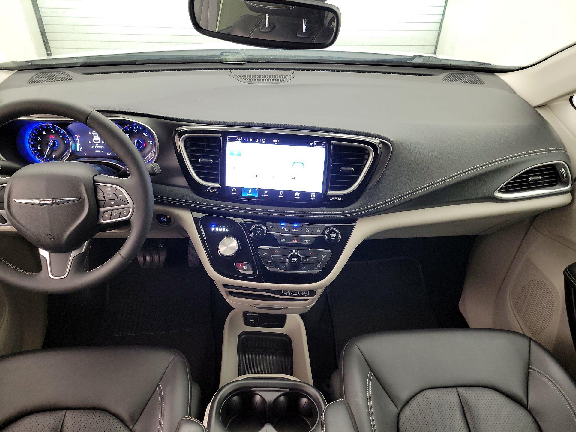 Thumbnail: 2023 Chrysler Pacifica - 9