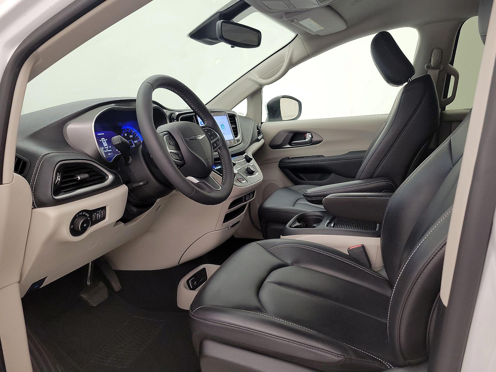 Thumbnail: 2023 Chrysler Pacifica - 11