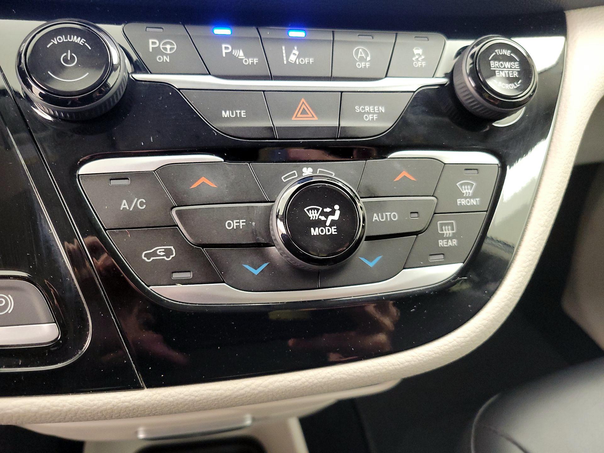 Thumbnail: 2023 Chrysler Pacifica - 16