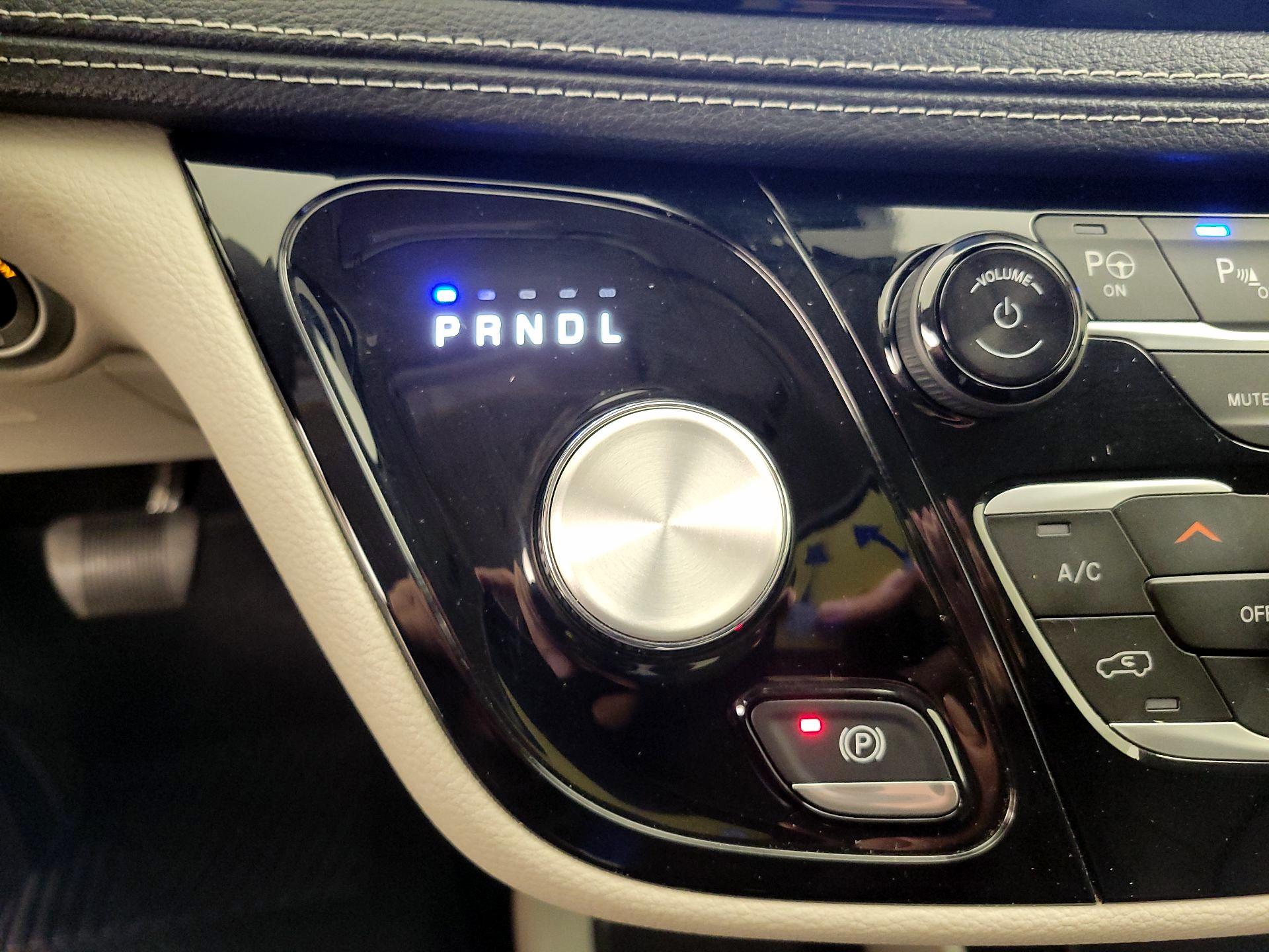 Thumbnail: 2023 Chrysler Pacifica - 17