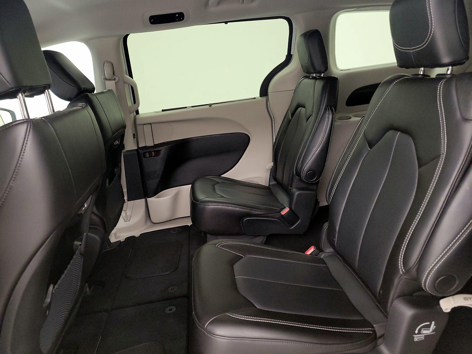 Thumbnail: 2023 Chrysler Pacifica - 19