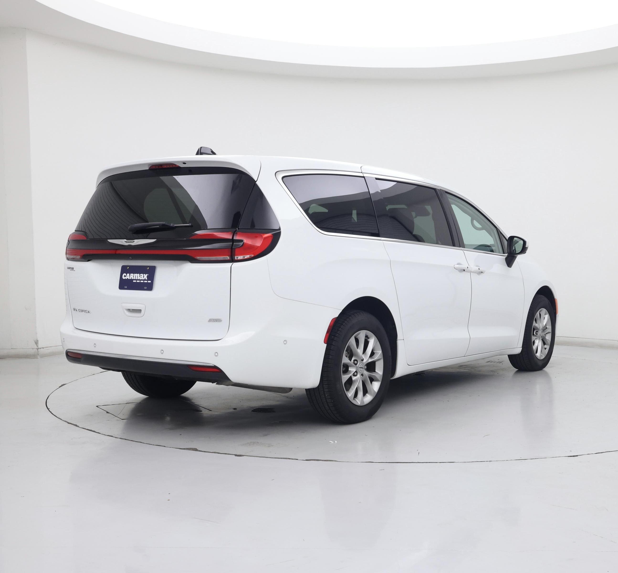 Thumbnail: 2023 Chrysler Pacifica - 8