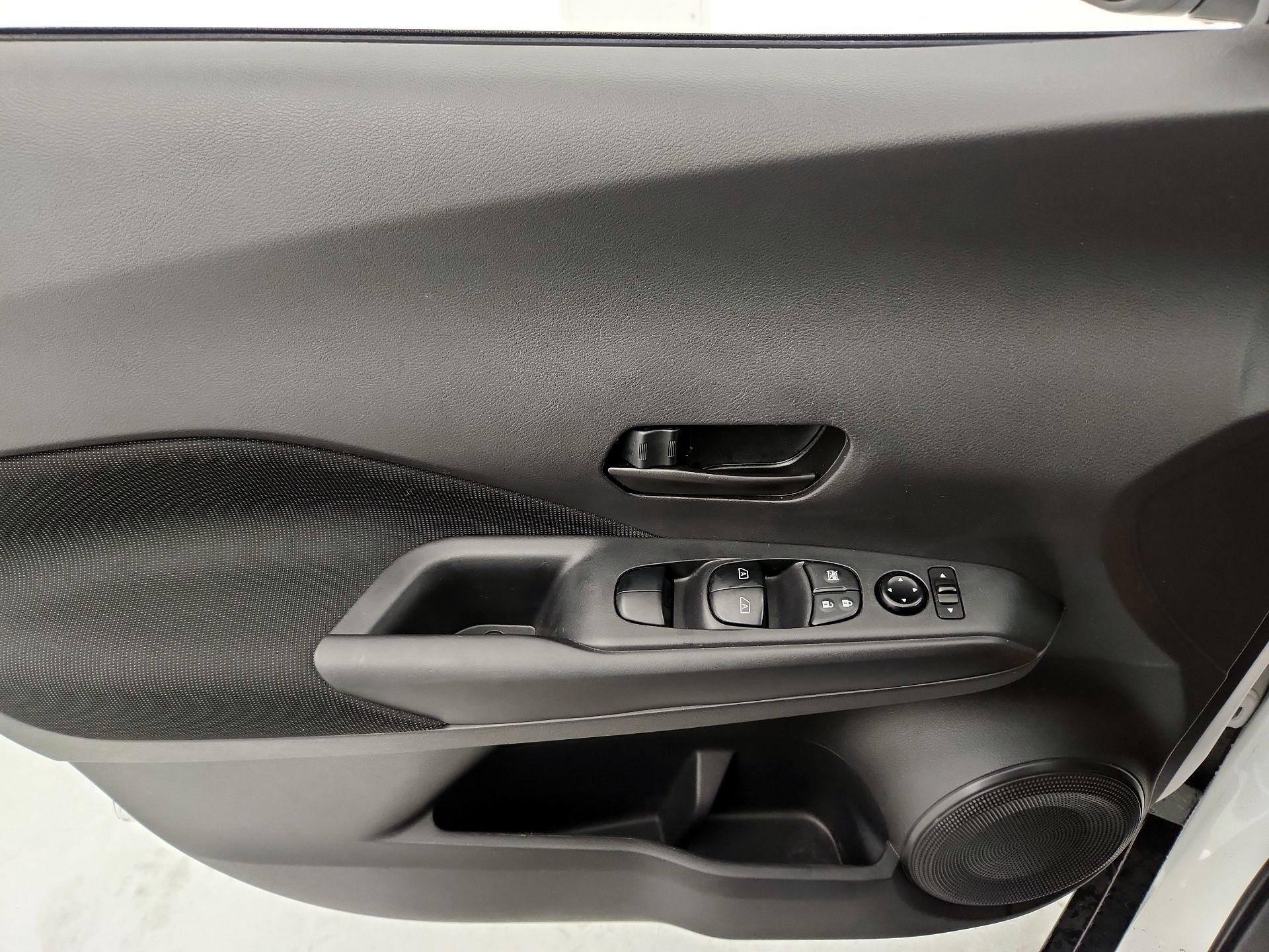 Thumbnail: 2023 Nissan Kicks - 12