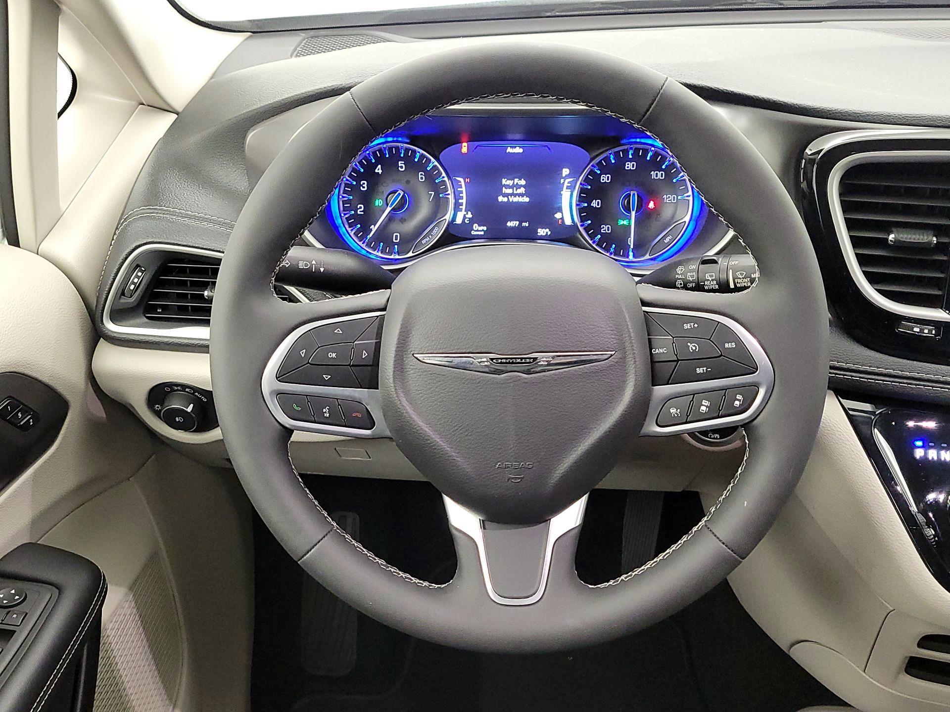 Thumbnail: 2023 Chrysler Pacifica - 10