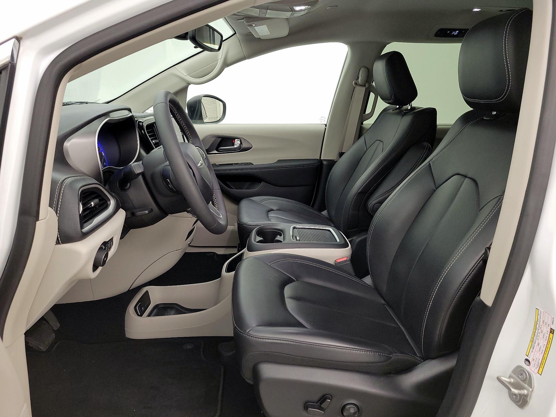 Thumbnail: 2023 Chrysler Pacifica - 11