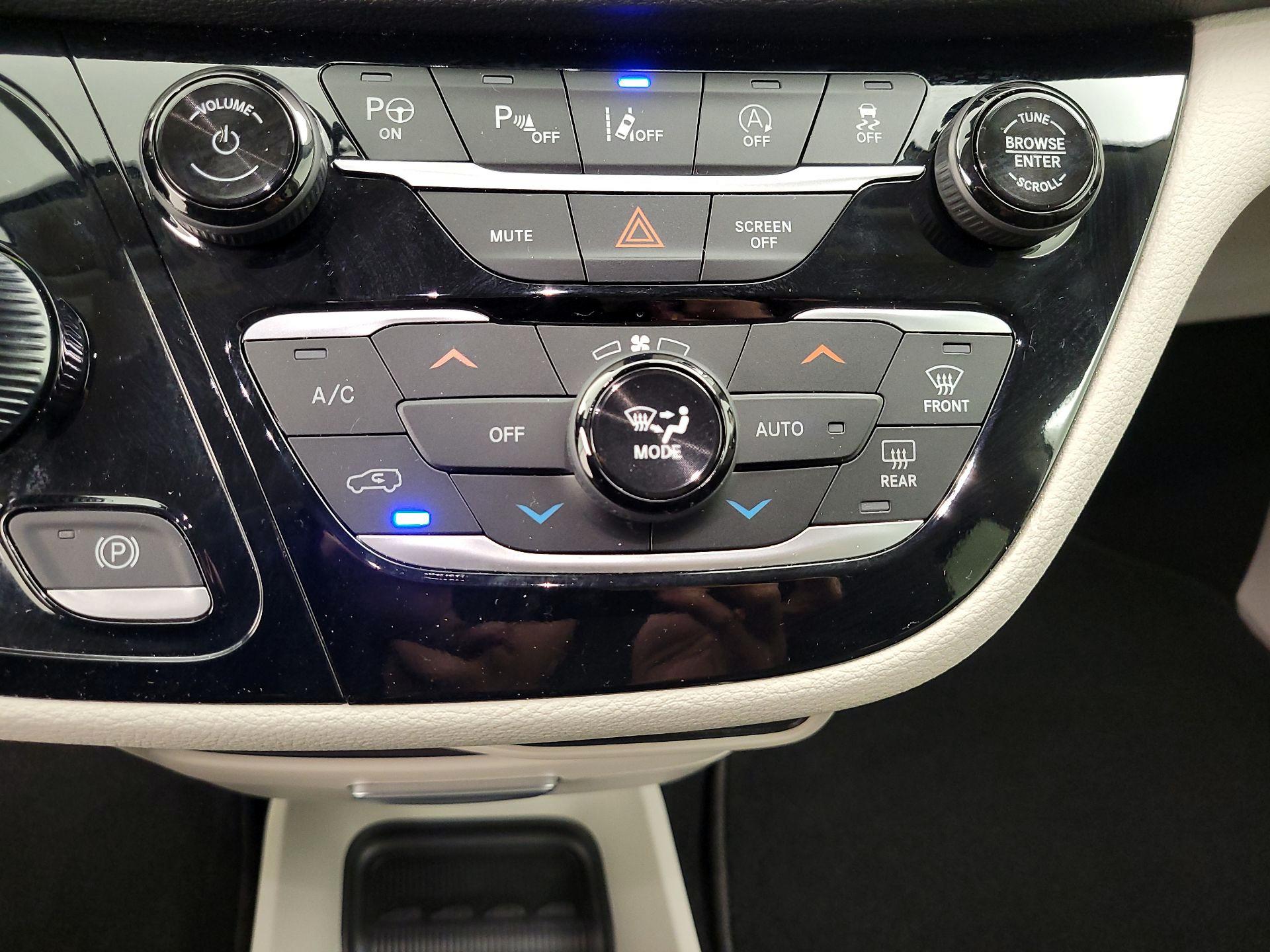 Thumbnail: 2023 Chrysler Pacifica - 16