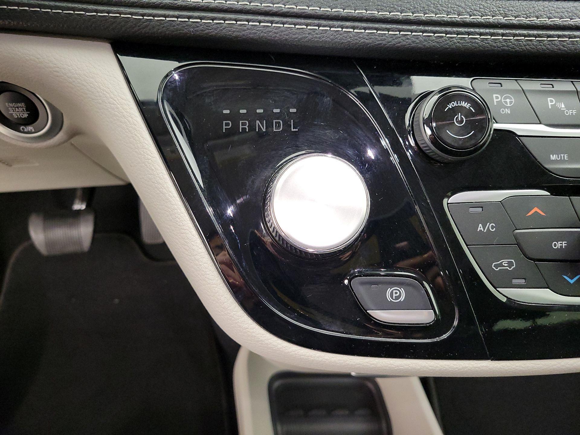 Thumbnail: 2023 Chrysler Pacifica - 17