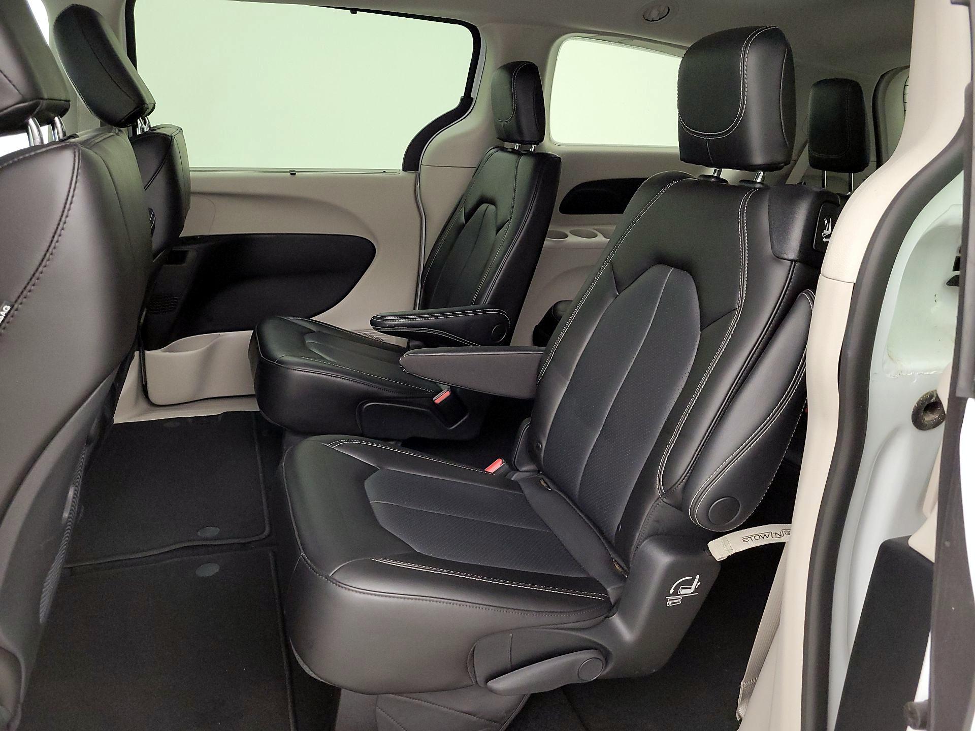 Thumbnail: 2023 Chrysler Pacifica - 19