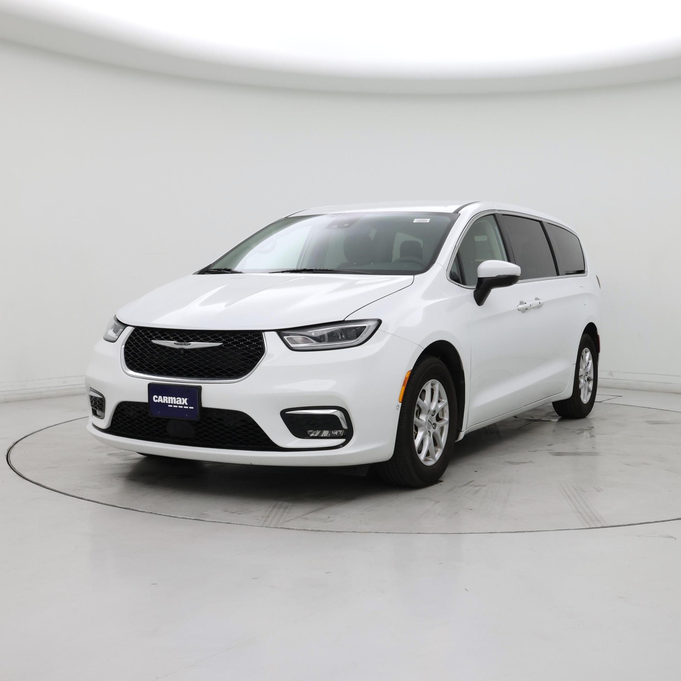 Thumbnail: 2023 Chrysler Pacifica - 4