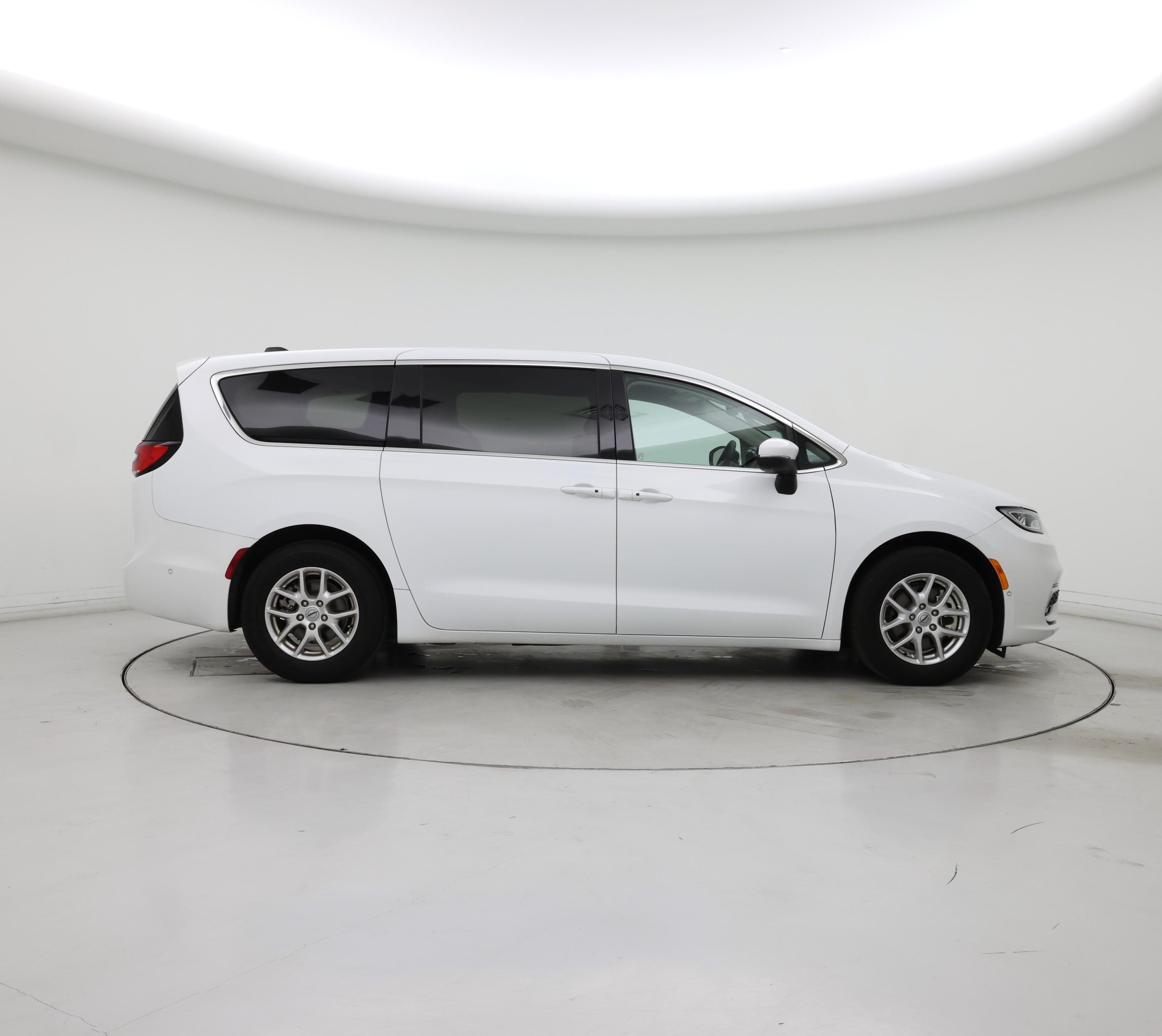 Thumbnail: 2023 Chrysler Pacifica - 7