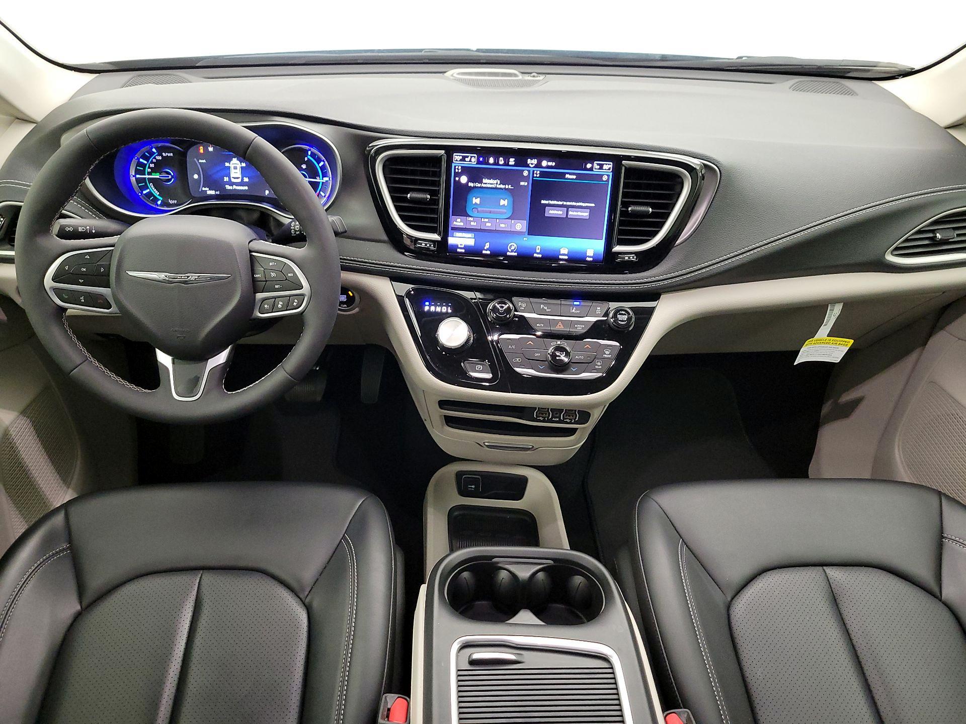 Thumbnail: 2023 Chrysler Pacifica - 9