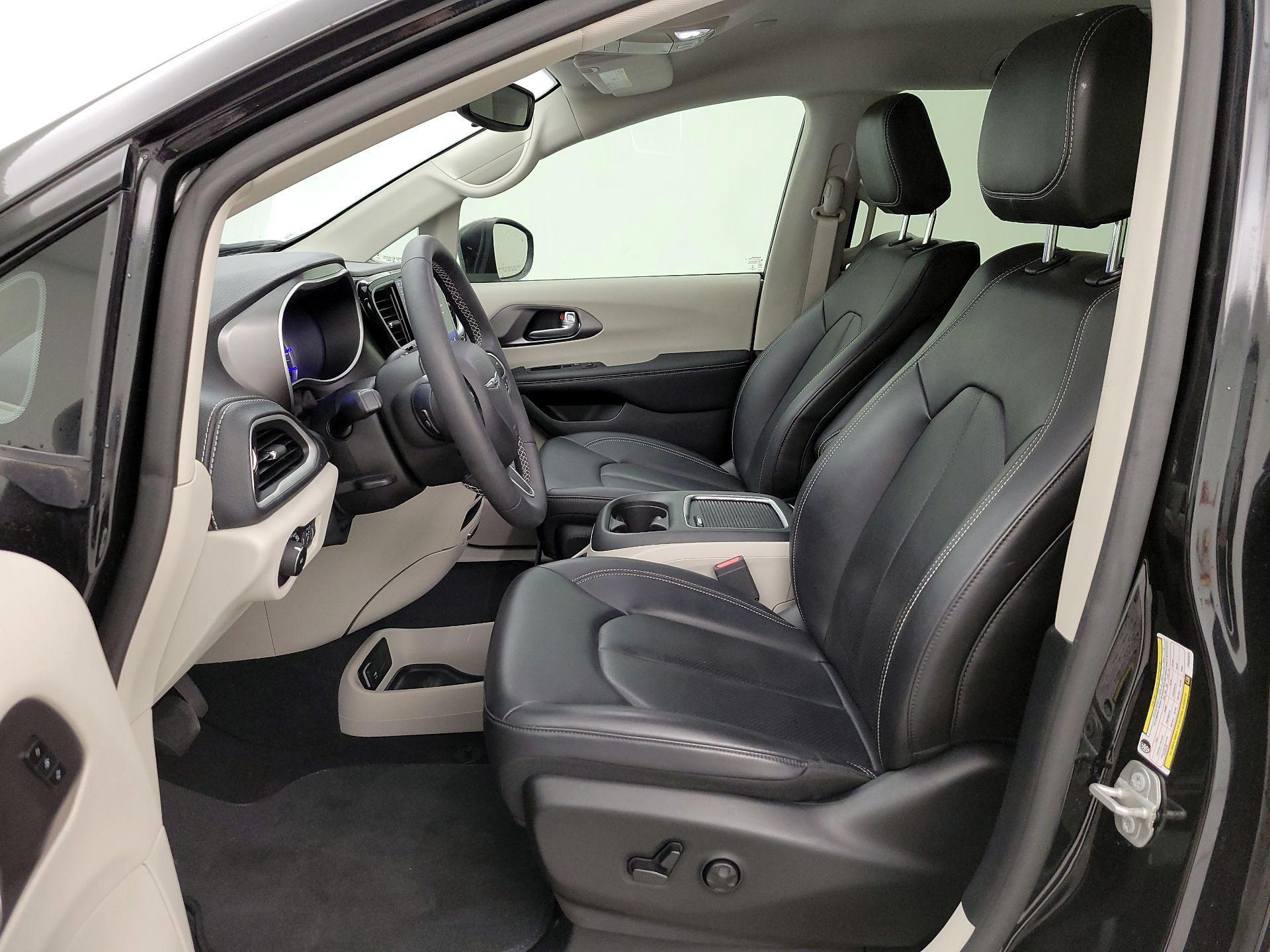 Thumbnail: 2023 Chrysler Pacifica - 11